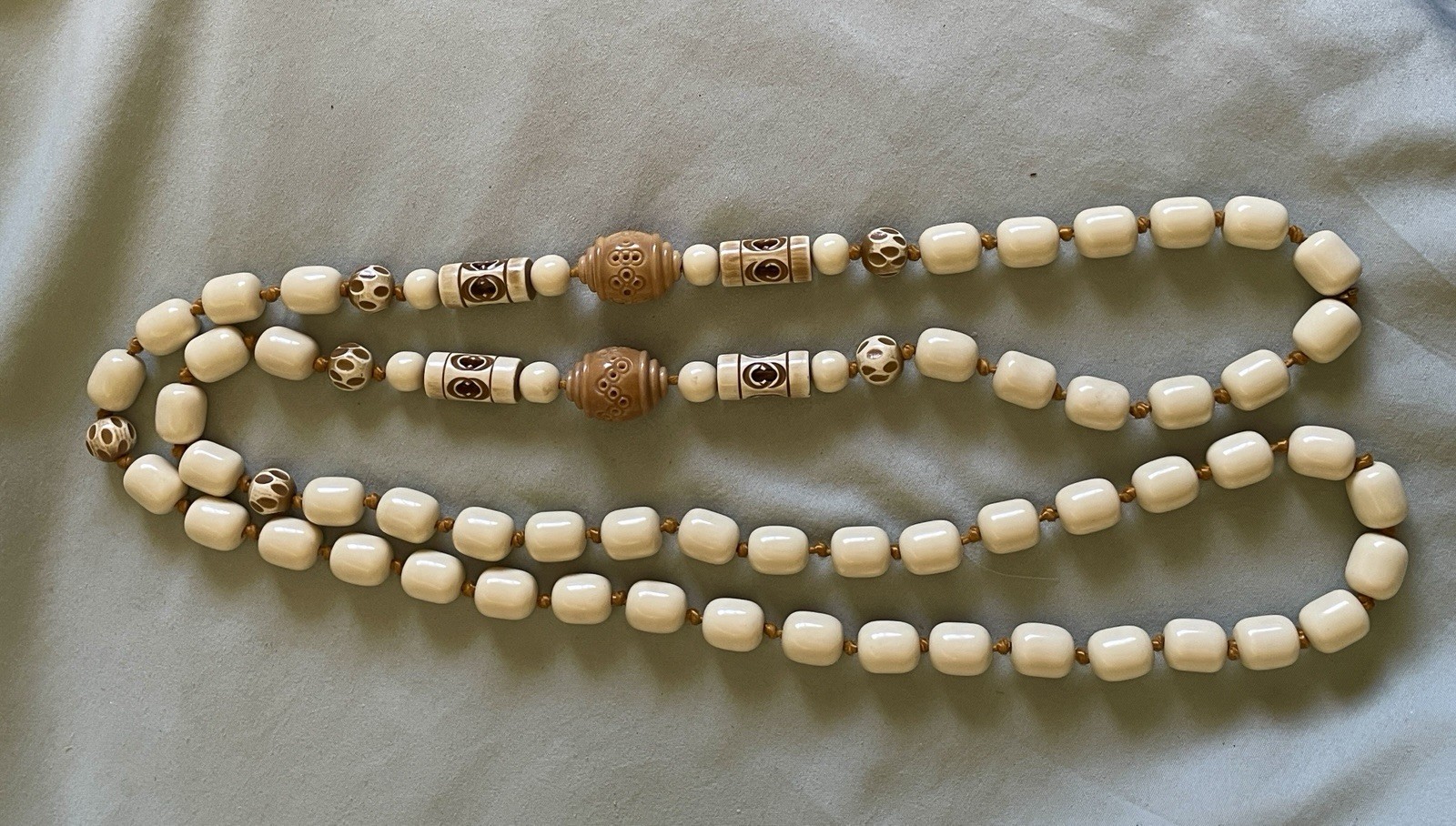 Beautiful 48″ Continues Rope Necklace Earth Tones Resin Beads Knotted Flawless