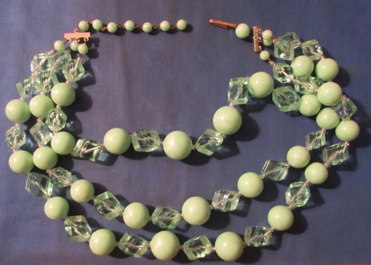 VINTAGE WEST GERMANY TRIPPLE STAND GREEN BEADED LUCITE NECKLACE 19”