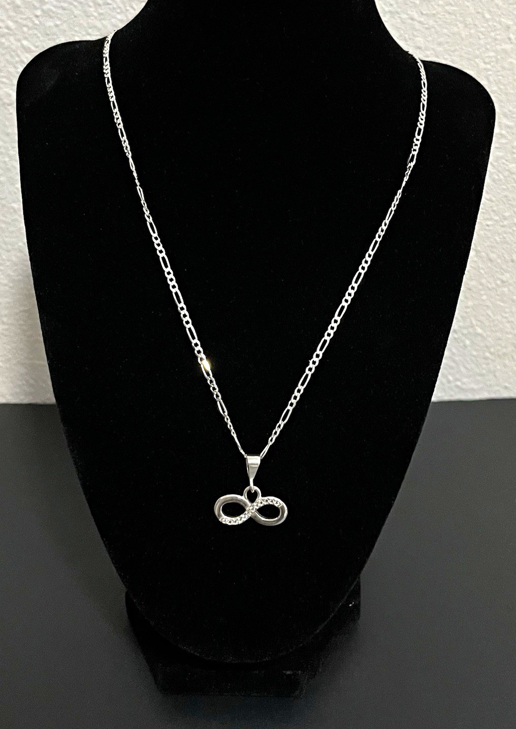 Silver Tone Cable Chain Necklace Infinity Charm Pendant Lobster 18 in No Stone