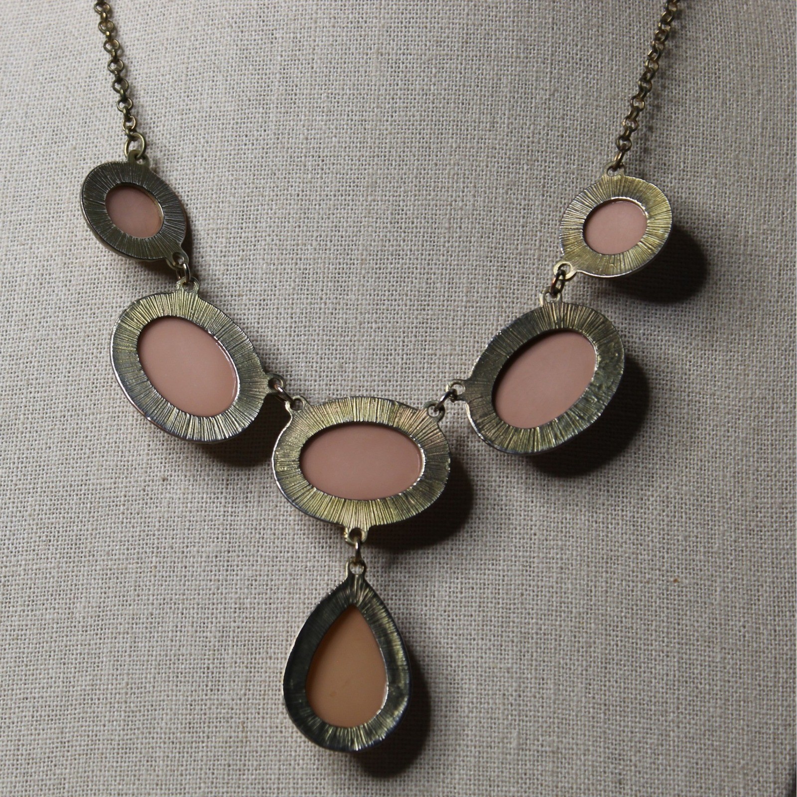 Bib Statement Necklace Peach Pink Resin Oval Teardrop Bronze Tone OS Pink Peach