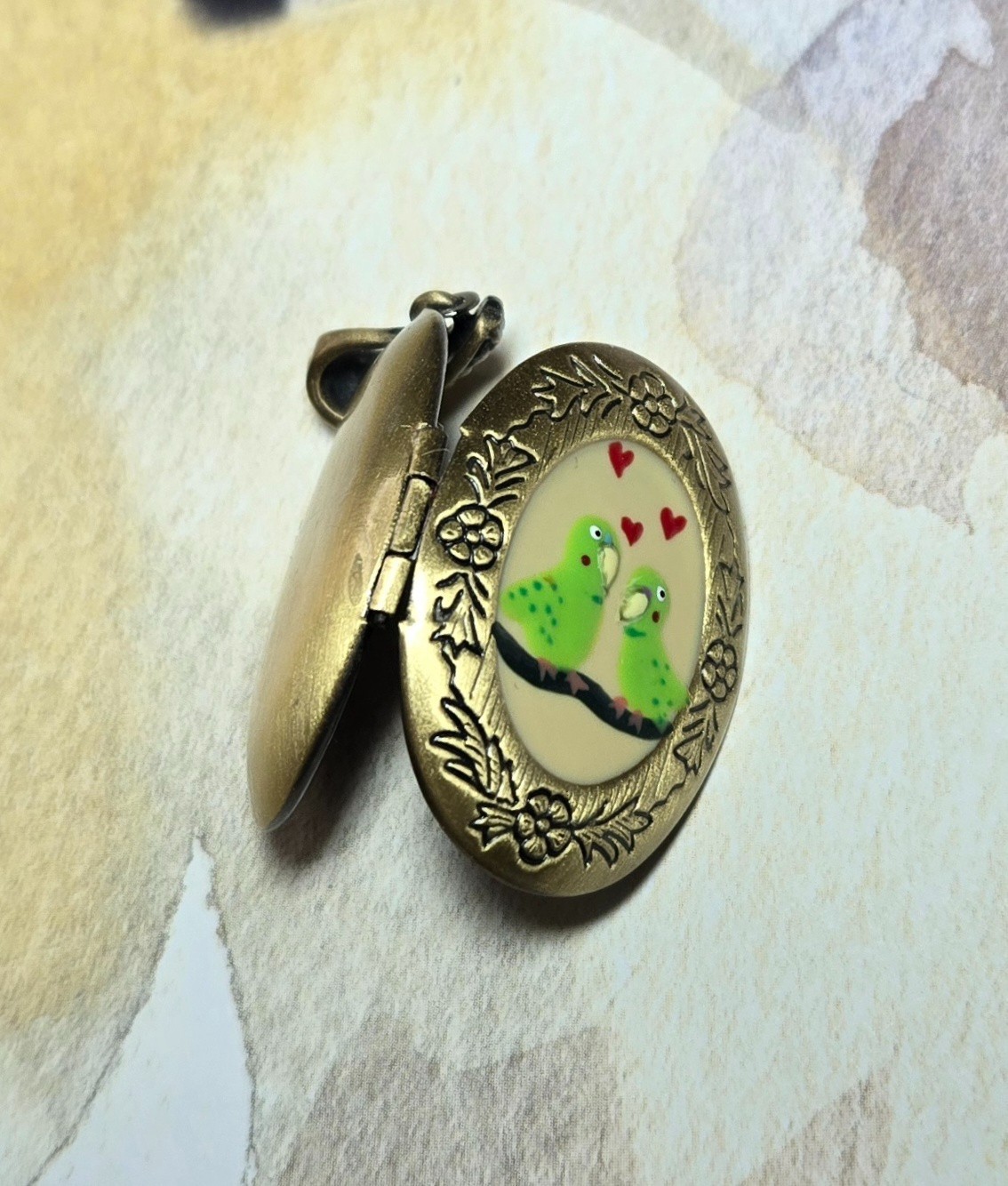 Hand Painted Bird Oval Locket Pendant Vintage Brass Floral Photo Frame Mix 4