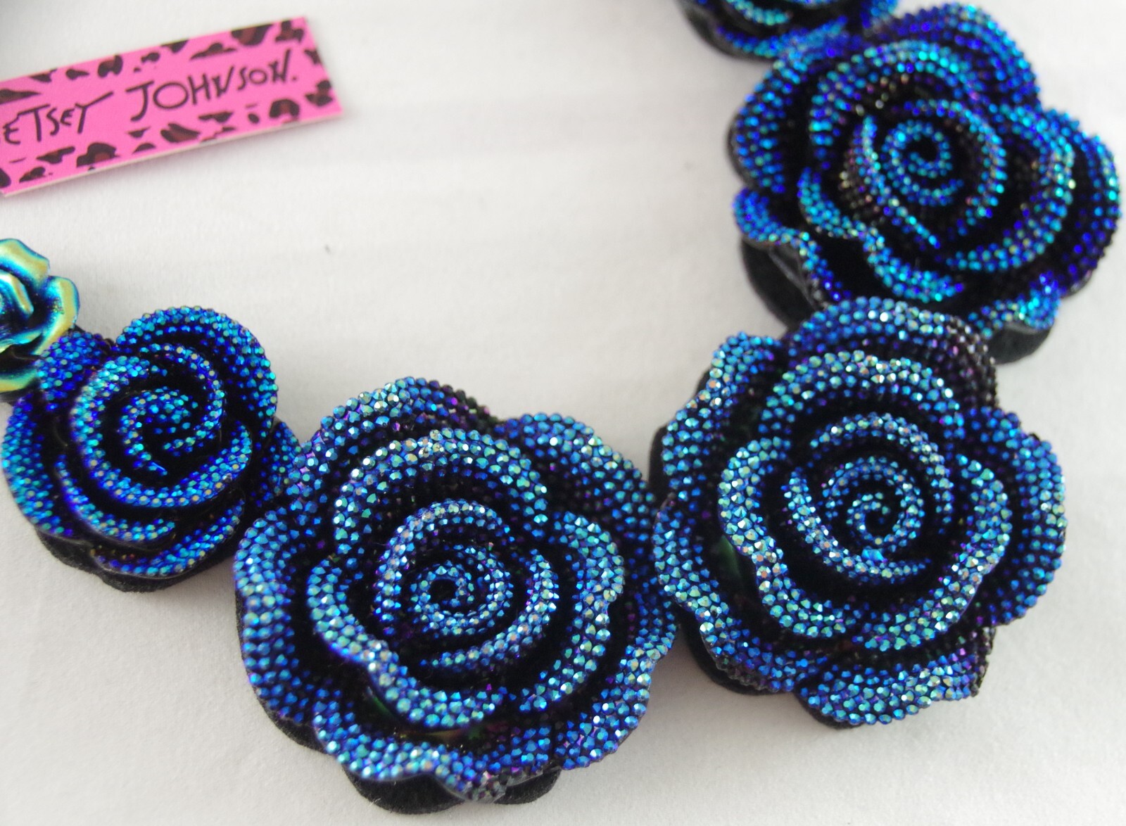 Pretty! BETSEY JOHNSON BLUE AB FACETED 3D ROSE FLOWER RIBBON TIE BIB NECKLACE