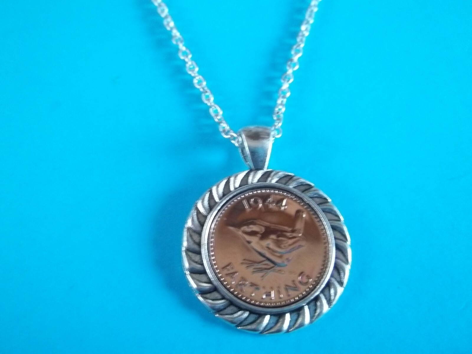 WREN FARTHING – LIMITED EDITION – SILVER CASED PENDANT NECKLACE – 1938 to 1955