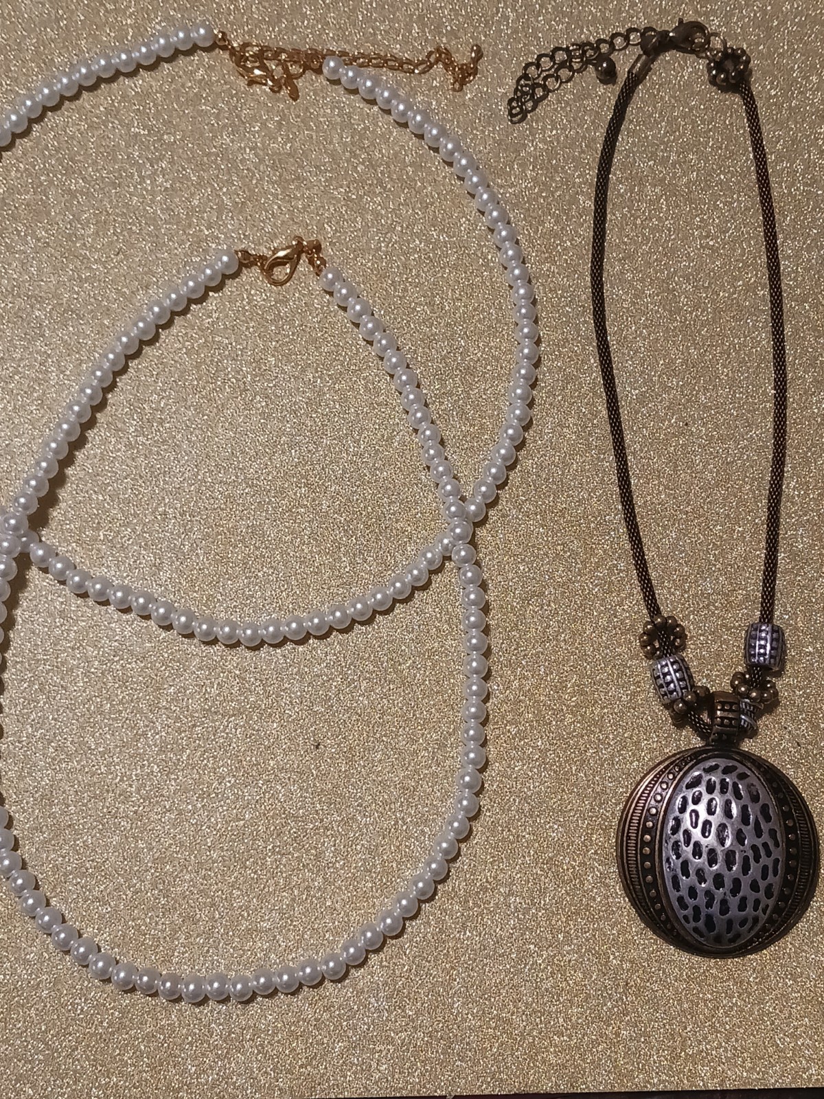 Set Of 3 Choker Necklace 2 Pearl +1 New.