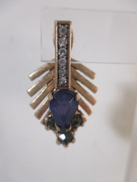 Banana Republic Feather Beaded Pendant Necklace Size One Size NWT $79.50