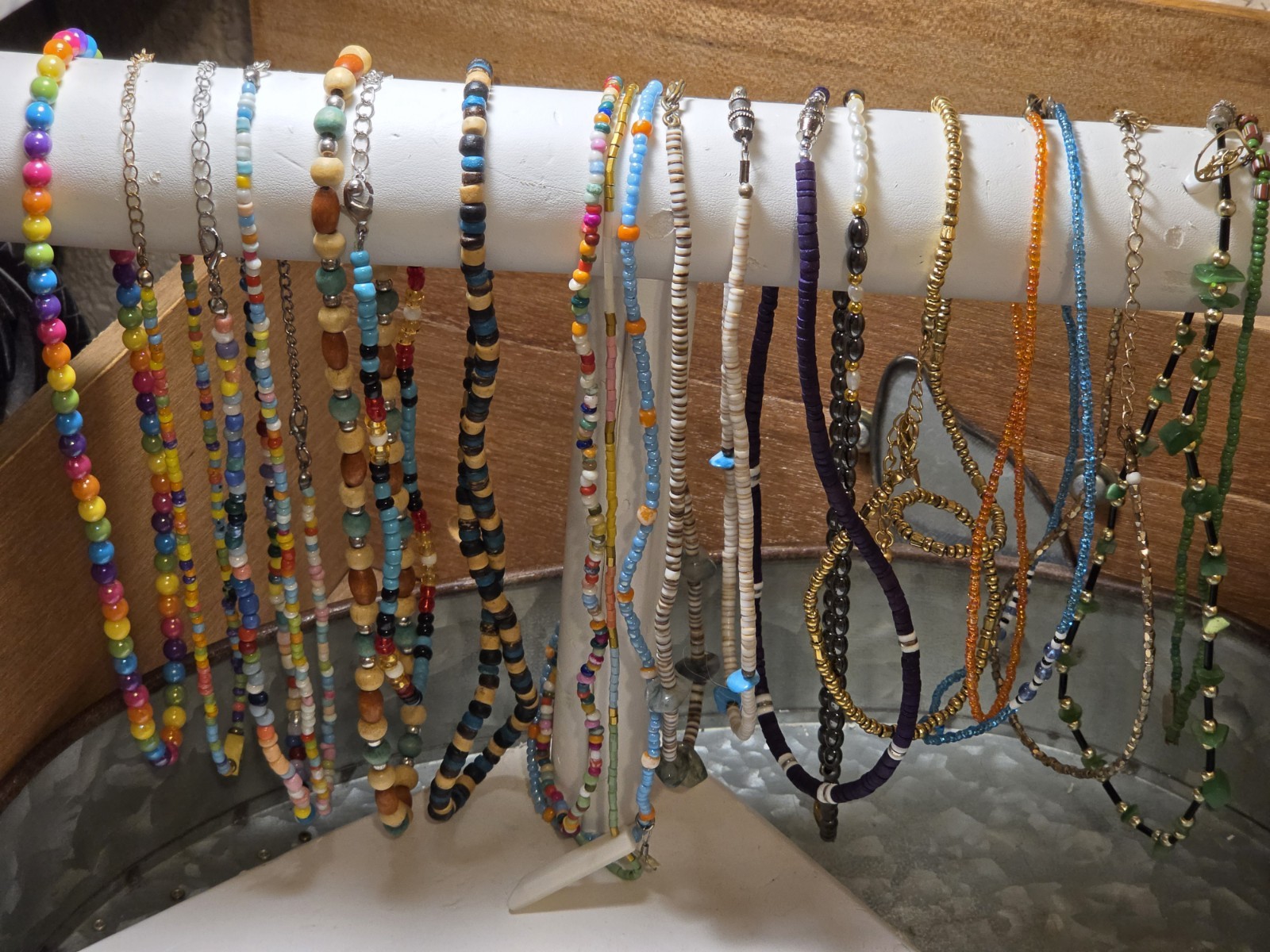 HUGE LOT OF 20 MULTICOLOR MEDIUM TO SMALL BEAD SHORT NECKLACES