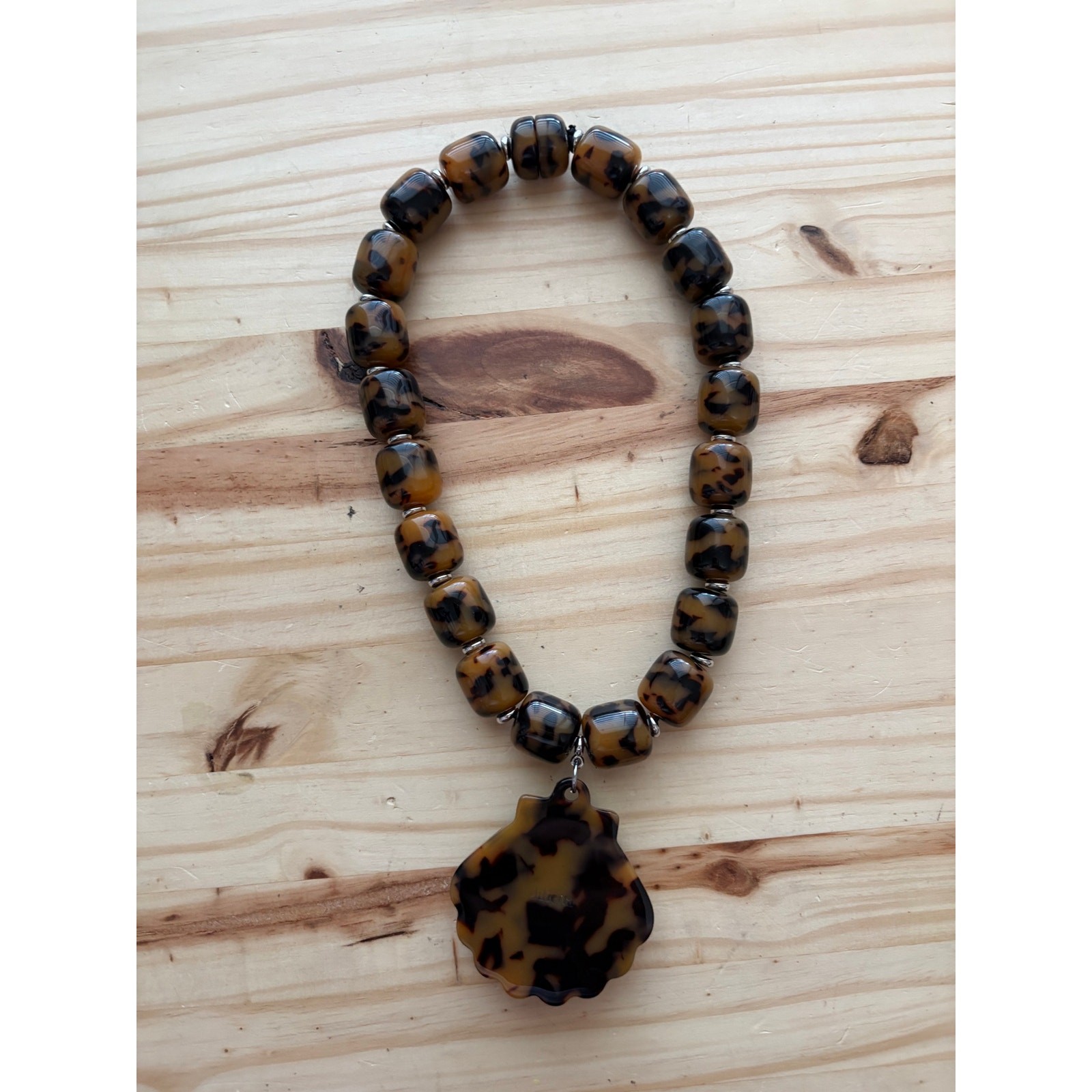 Julietta Asty Necklace Resin Beads Shell Pendant Brown Tortoise Magnetic Clasp