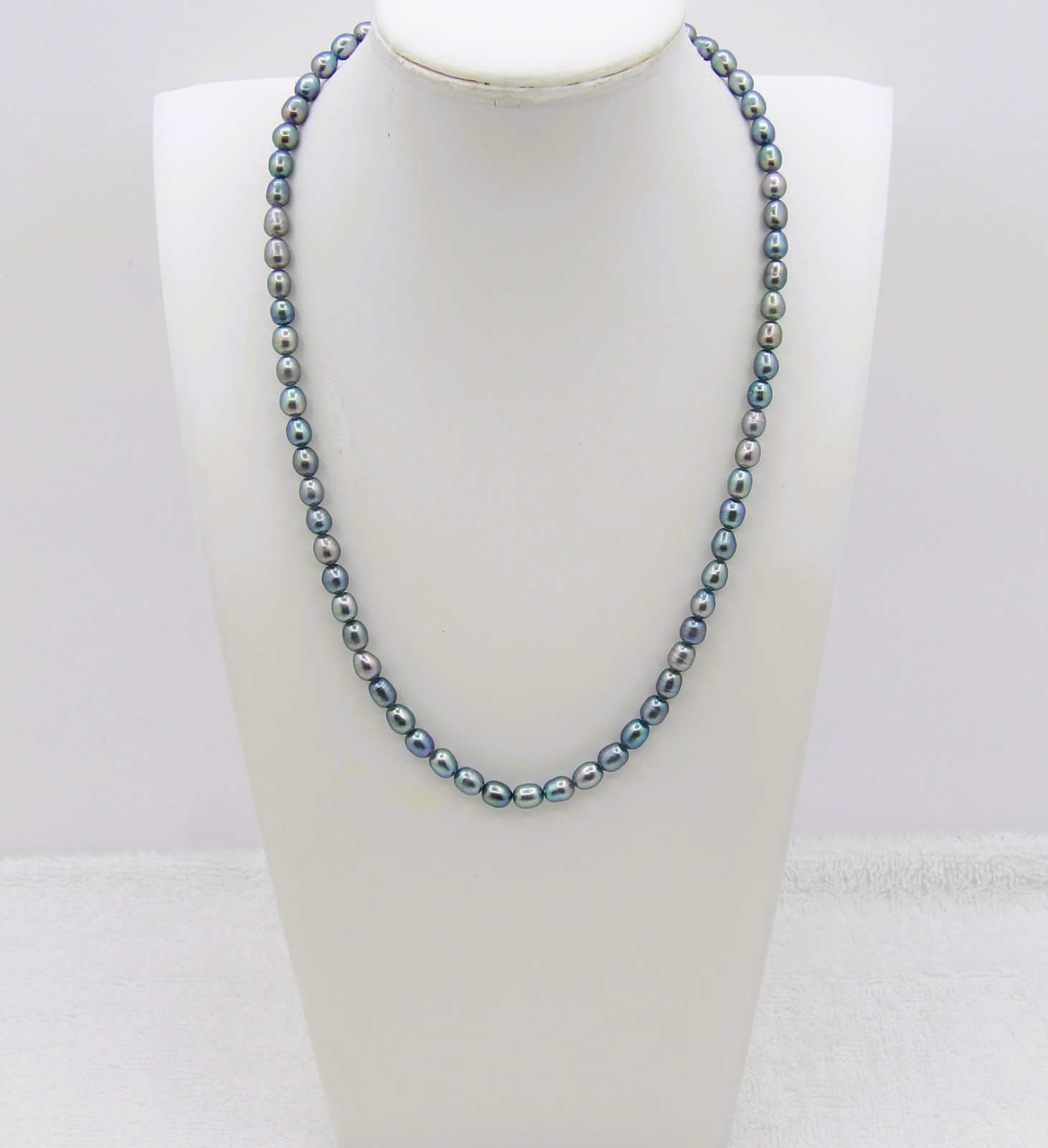 19 inches long Genuine Grayish Green Rice Freshwater Pearl Necklace NK824