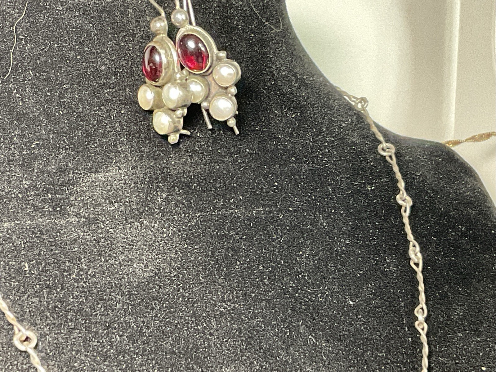 Vintage Set of Necklace and earrings Amber pendant on necklaces.9 Gram￼16 Inch