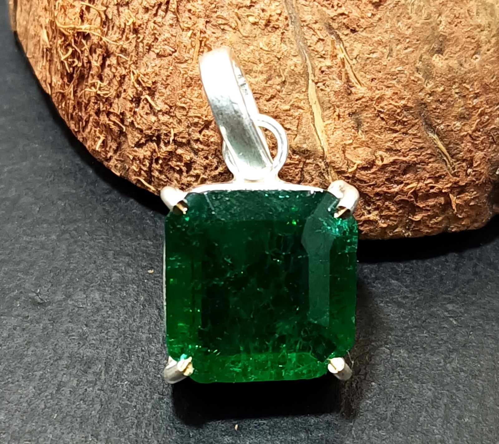 Certified 28.40 Ct Stunning Emerald Solid Silver Asscher Cut Pendant Gemstone