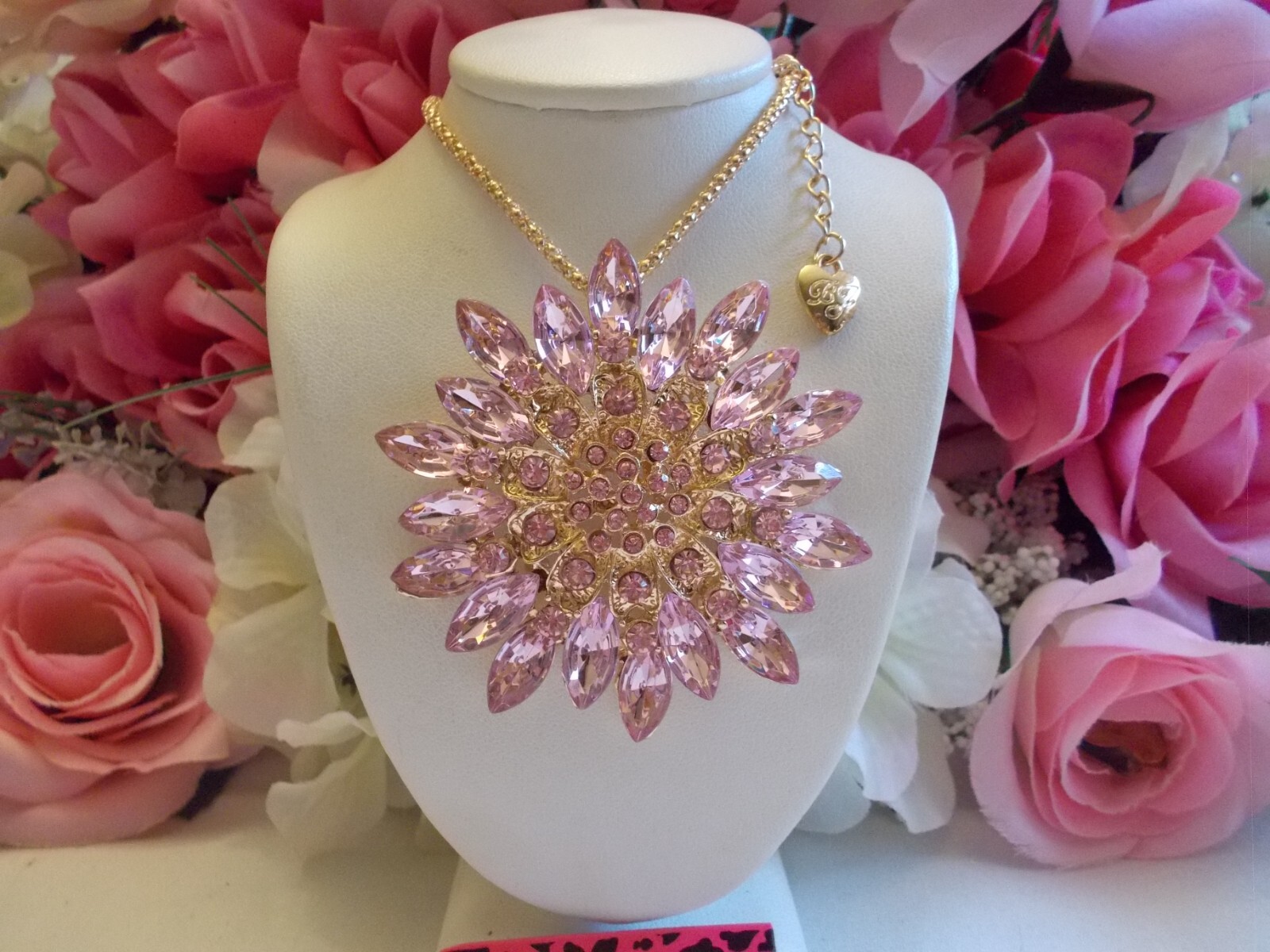 BETSEY JOHNSON BEAUTIFUL LARGE PINK CRYSTAL SUNFLOWER PENDANT NECKLACE/BROOCH