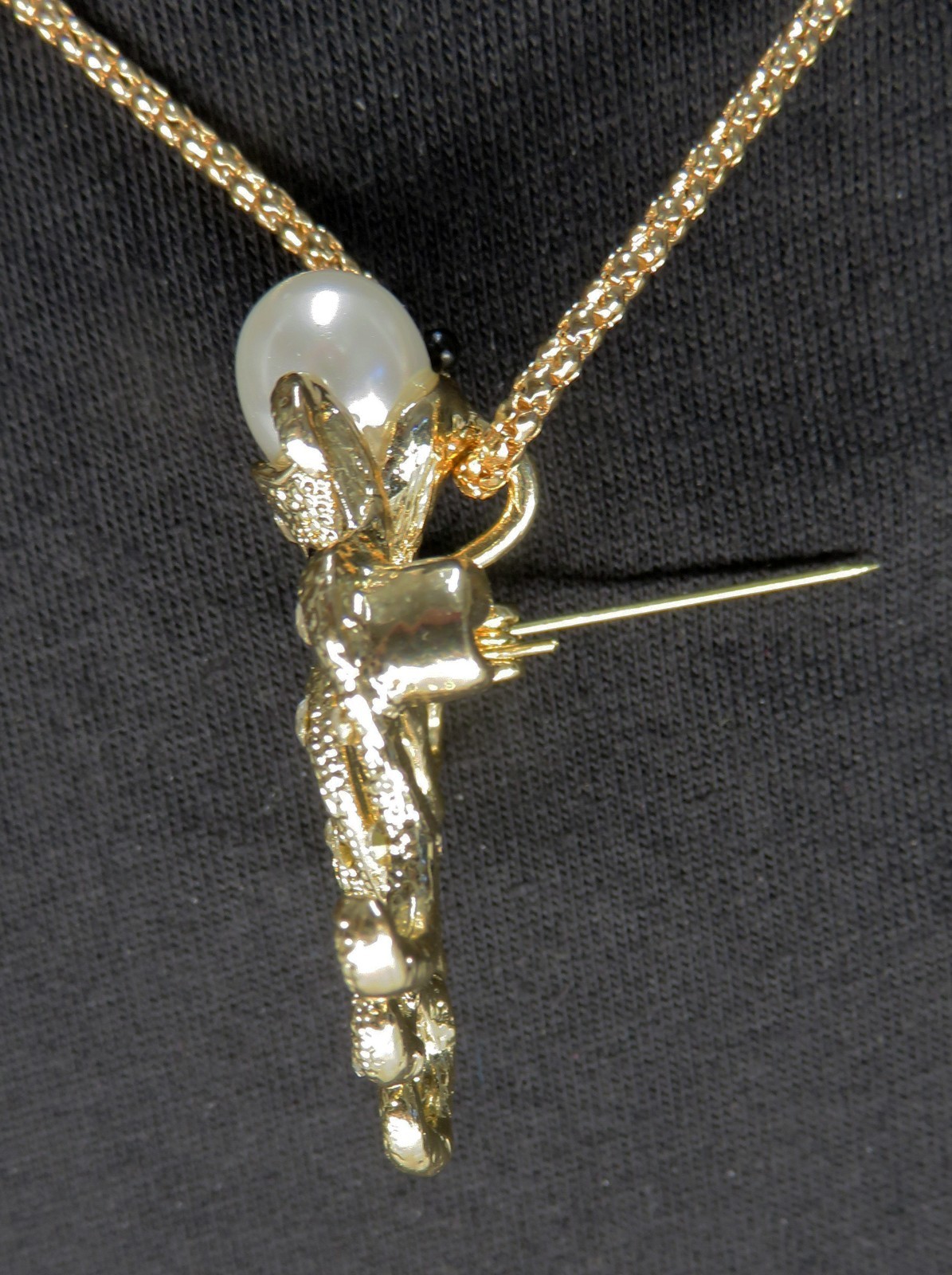 NWT- Betsey Johnson 3-D Goldtone Octopus Pearl Head w/Crystals Brooch Pendant