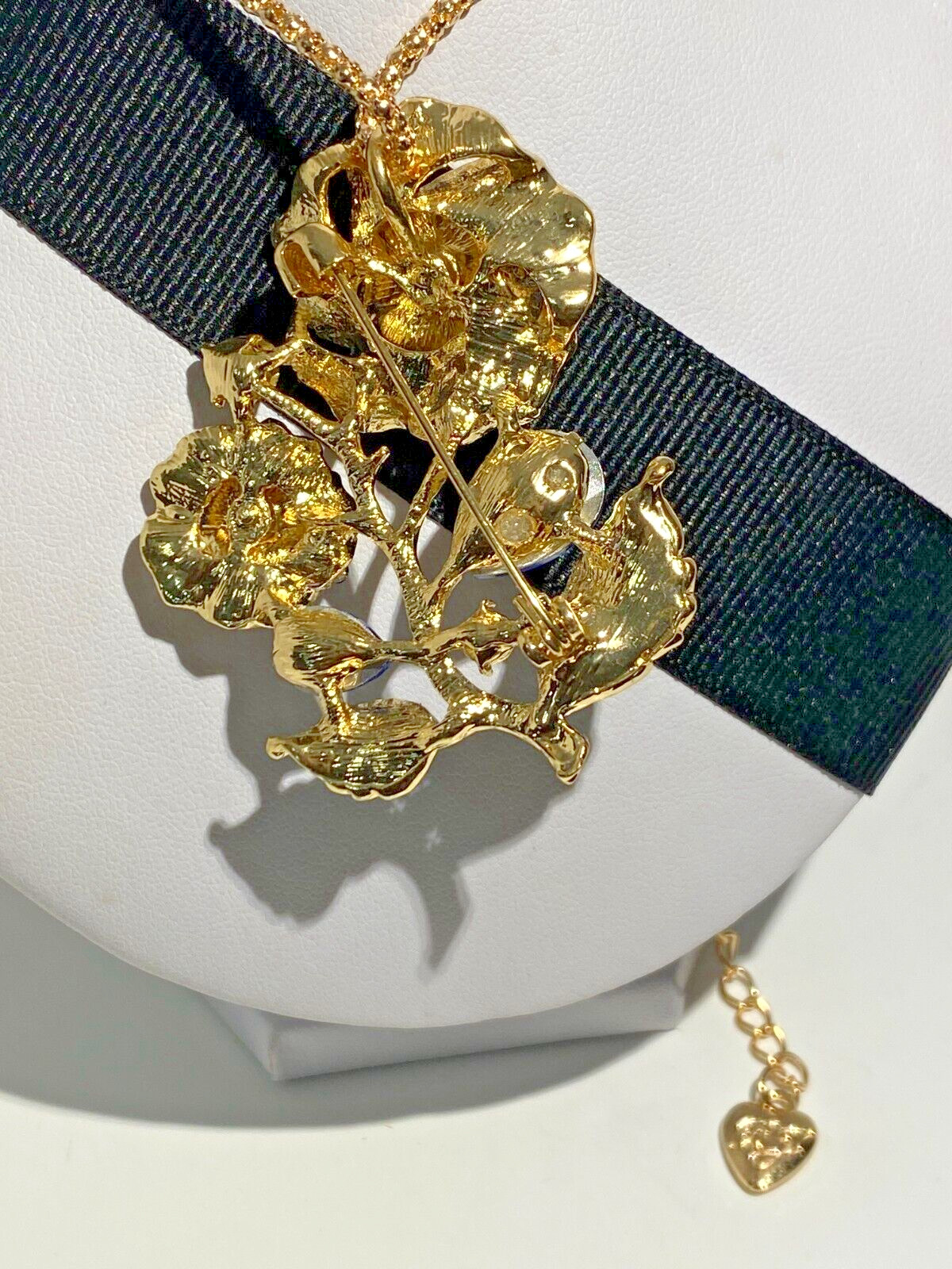 BETSEY JOHNSON TWO ROSES & BUDS MULTI COLOR BLUE & GREEN CRYSTALS PIN PENDANT