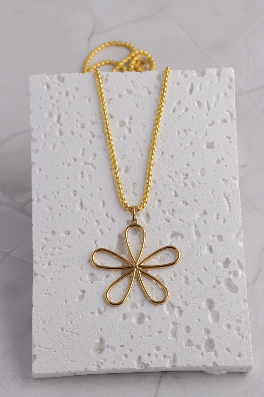 Cadena Con Flor De Margarita Eslabon Cruzado De Acero Inoxidable Chapado Oro