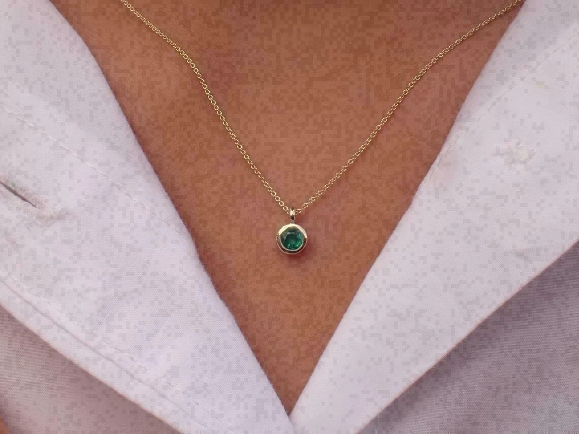 1.00Ct Round Cut Simulated Green Emerald Pendant Necklace 14k Yellow Gold Plated