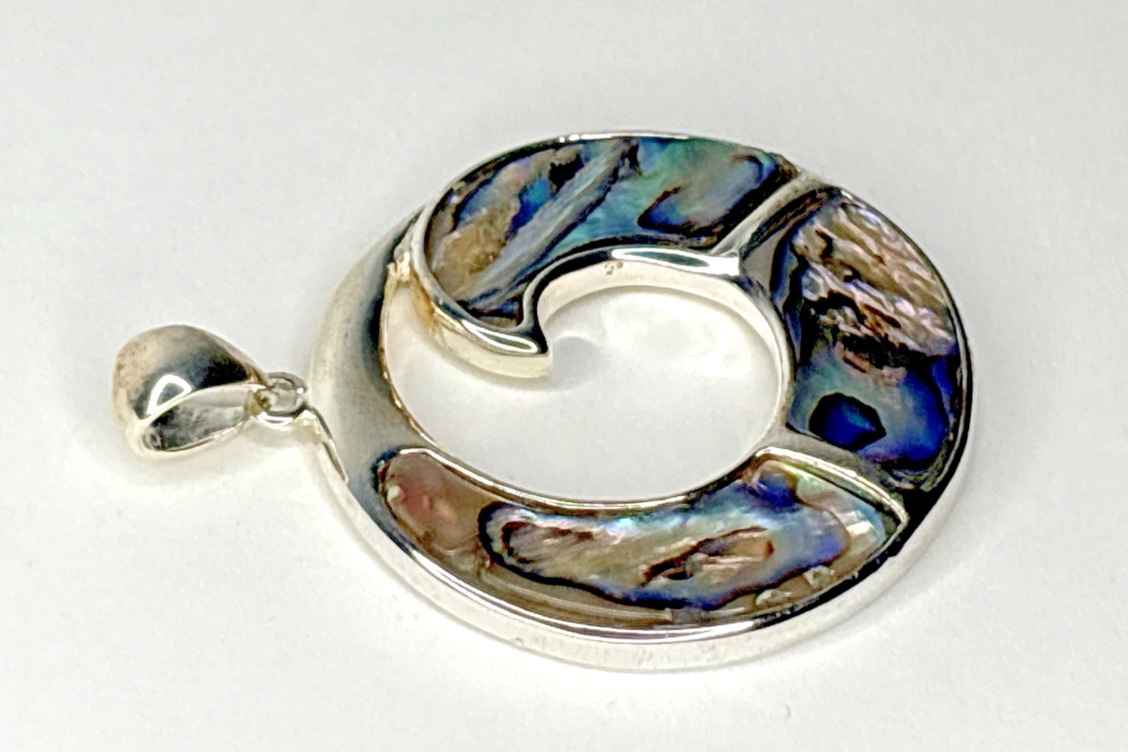 Silver Tone Abalone Shell Wave Pendant – 1.75″ Round Ocean-Inspired Design