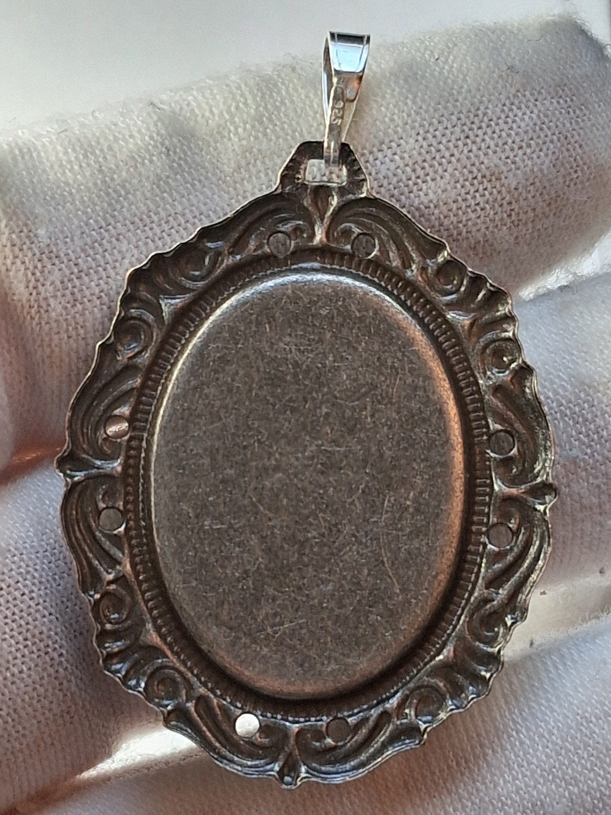 Gothic-Style 1½” X 1¼” Abraham Lincoln Cameo Pendant, Sterling .925 Hoop