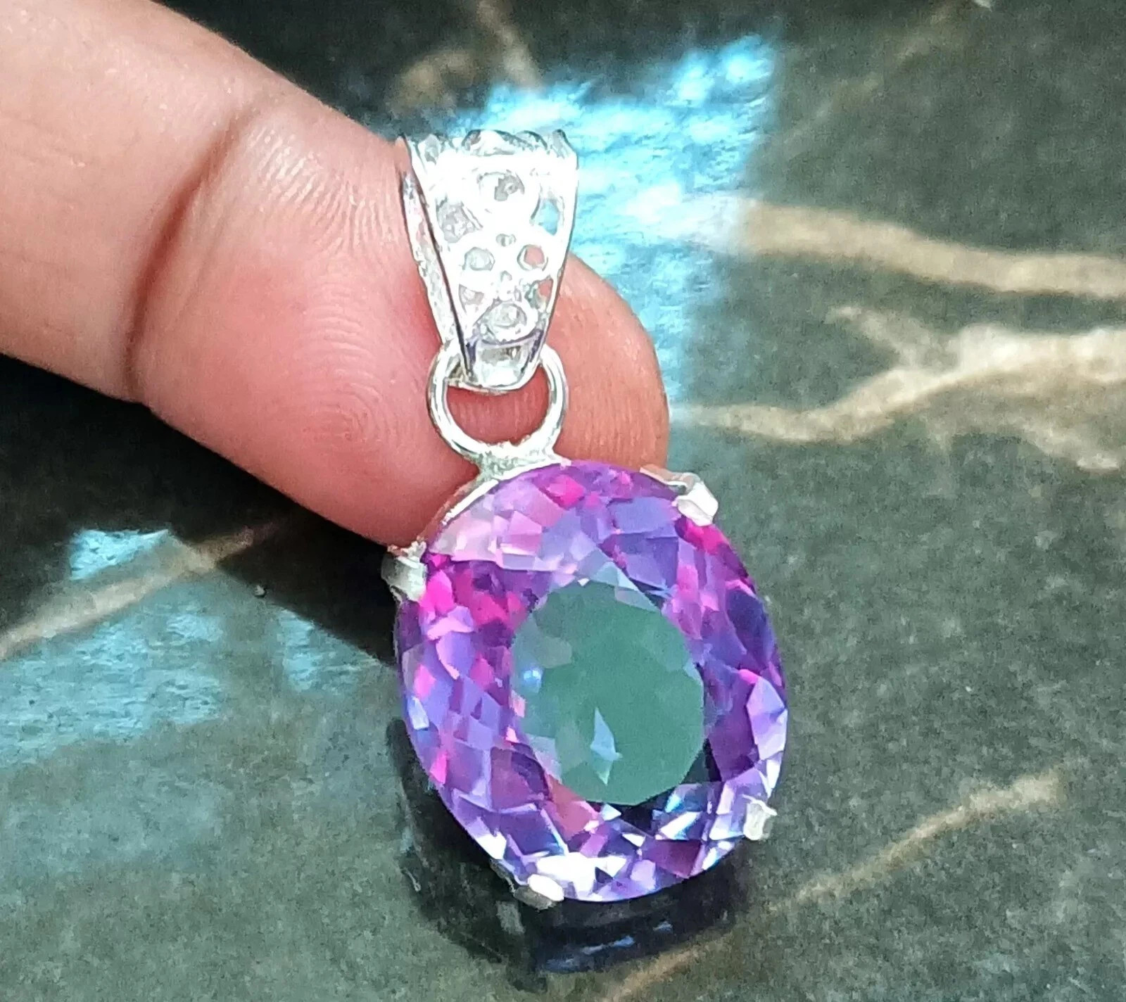 Natural Alexandrite Pendant Bi-Color Gemston,925 Sterling Silver Pendant 28 Ct