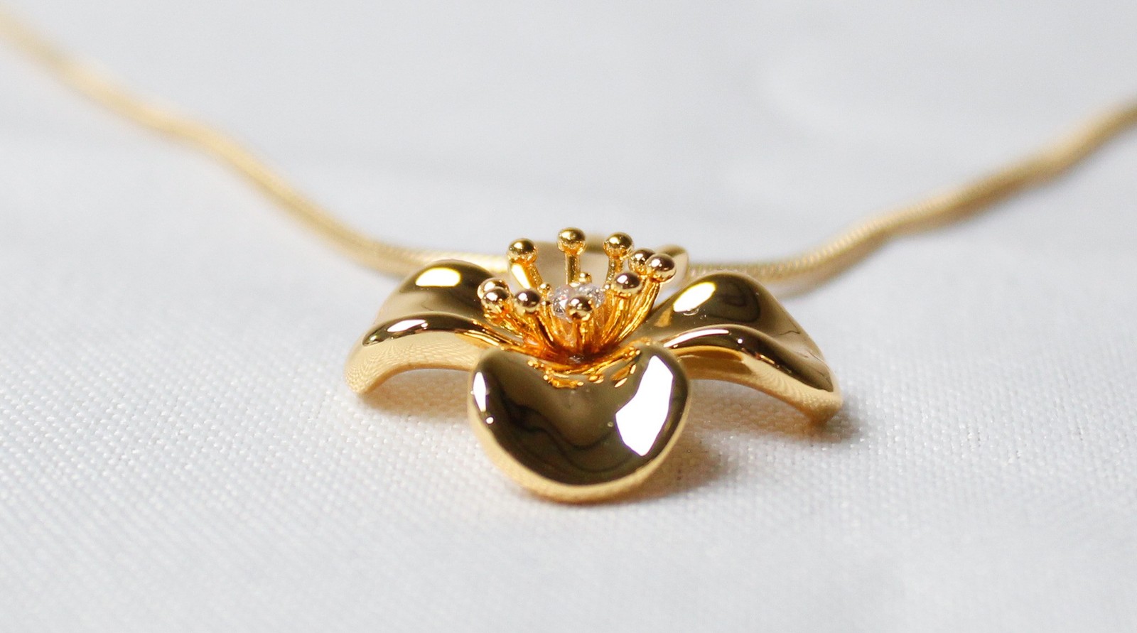 en route Women’s Cruz Flor Pendant Necklace SV3 18k Gold-Plated Length 15.75″