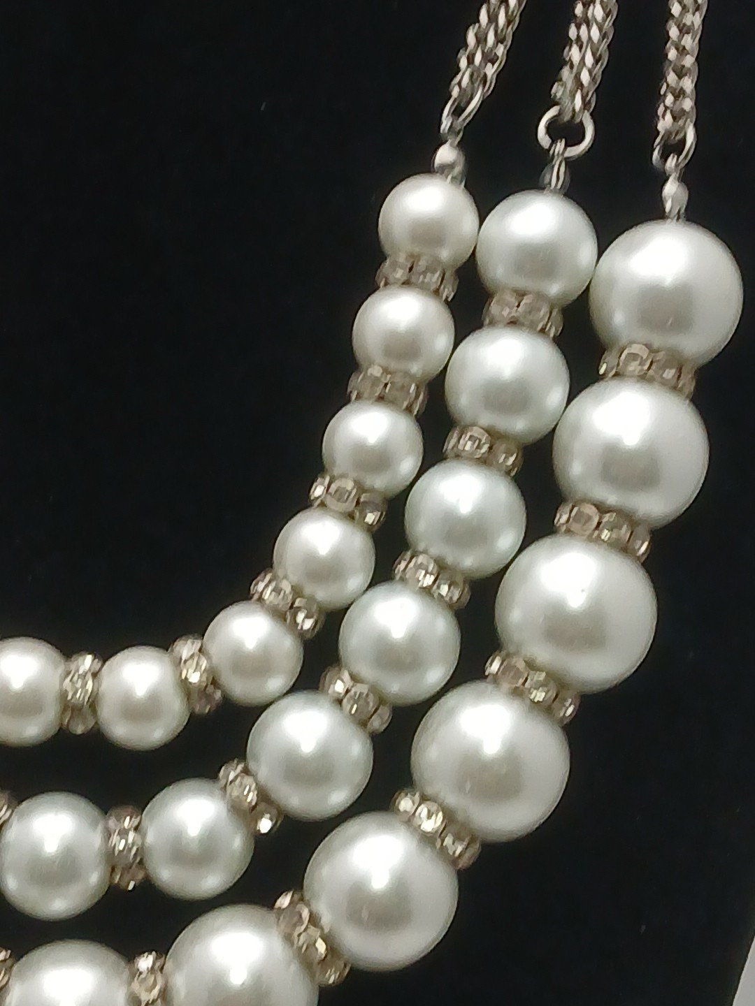 CATO 1946 BRAND silvertone layerd graduated faux pearls clear stones necklace