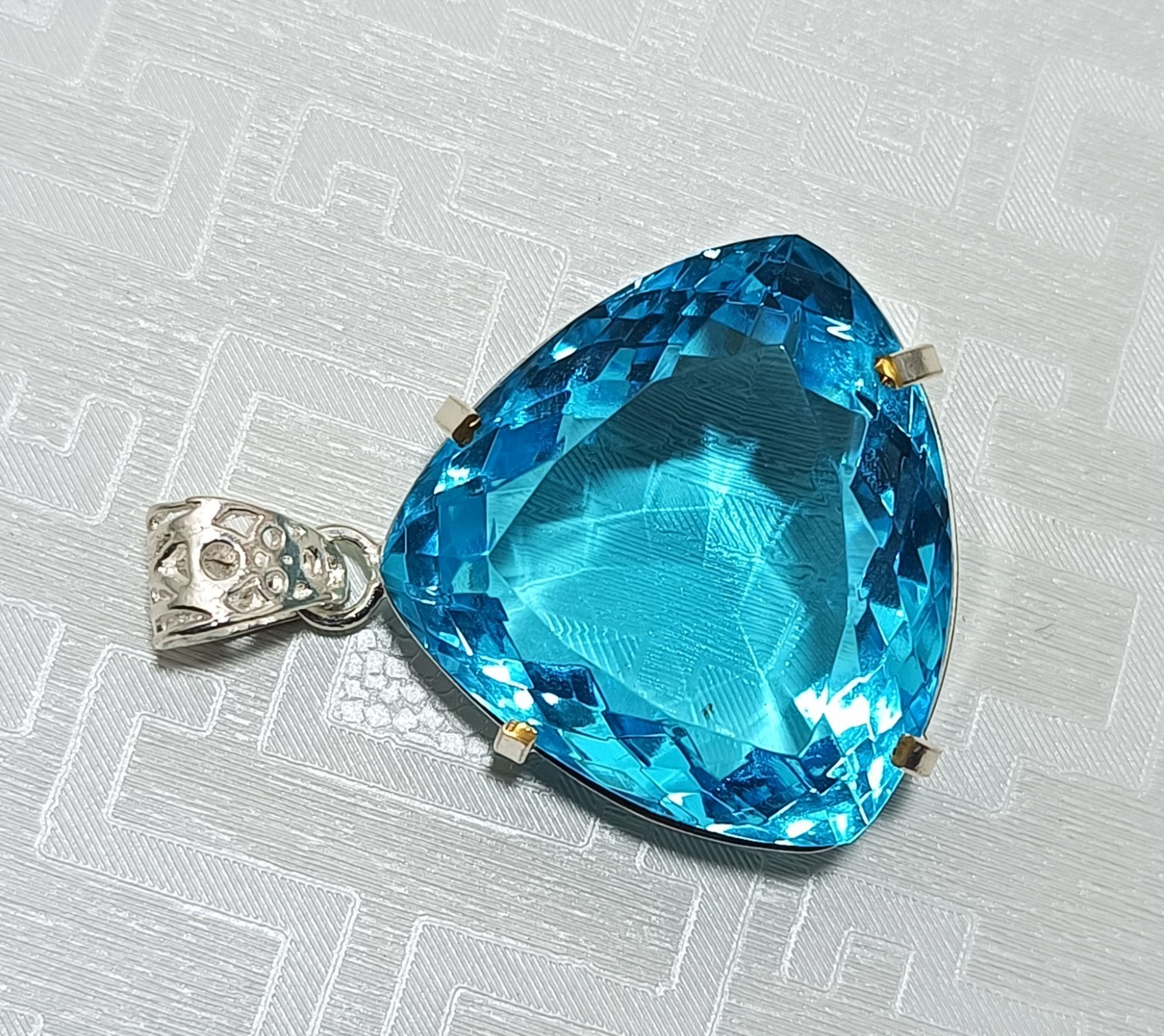 94.80 Ct Trillion Blue Natural Topaz 925 Solid Silver Pendant Loose Gemstone
