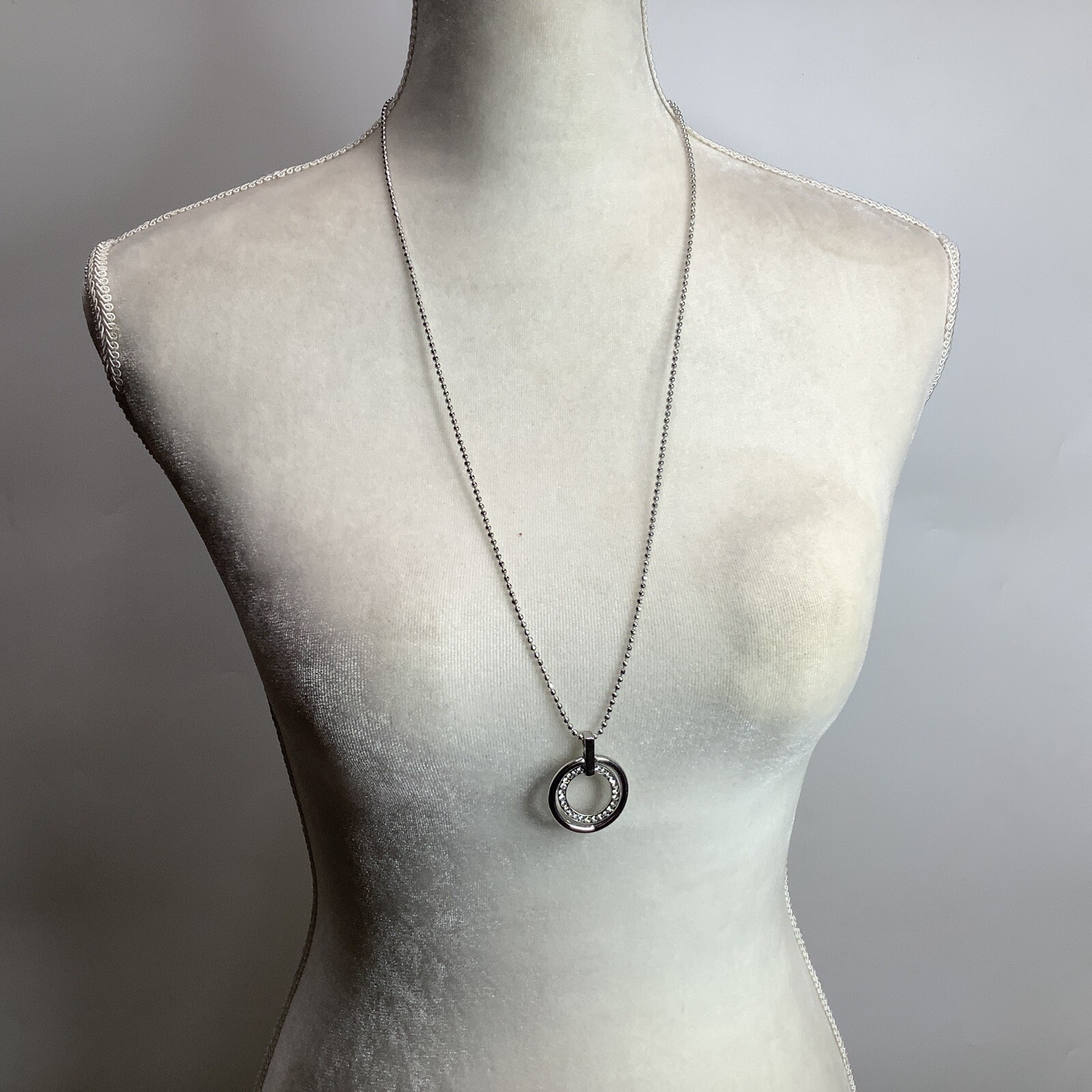 Cookie Lee Silver Tone 2 Circle Hoop RhinestonePendant Necklace 32″ total