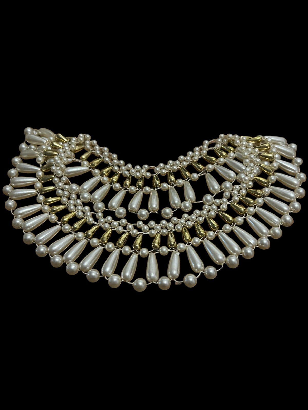 White And gold stretch collar necklace faux pearl sweater topper 1960 Era ￼