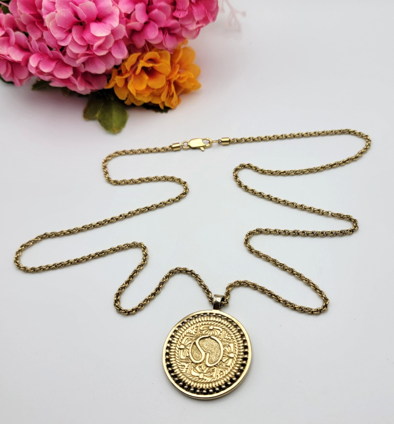 Gold Tone Filigree Medallion Pendant Necklace 32″ Reversible Unisex Adults