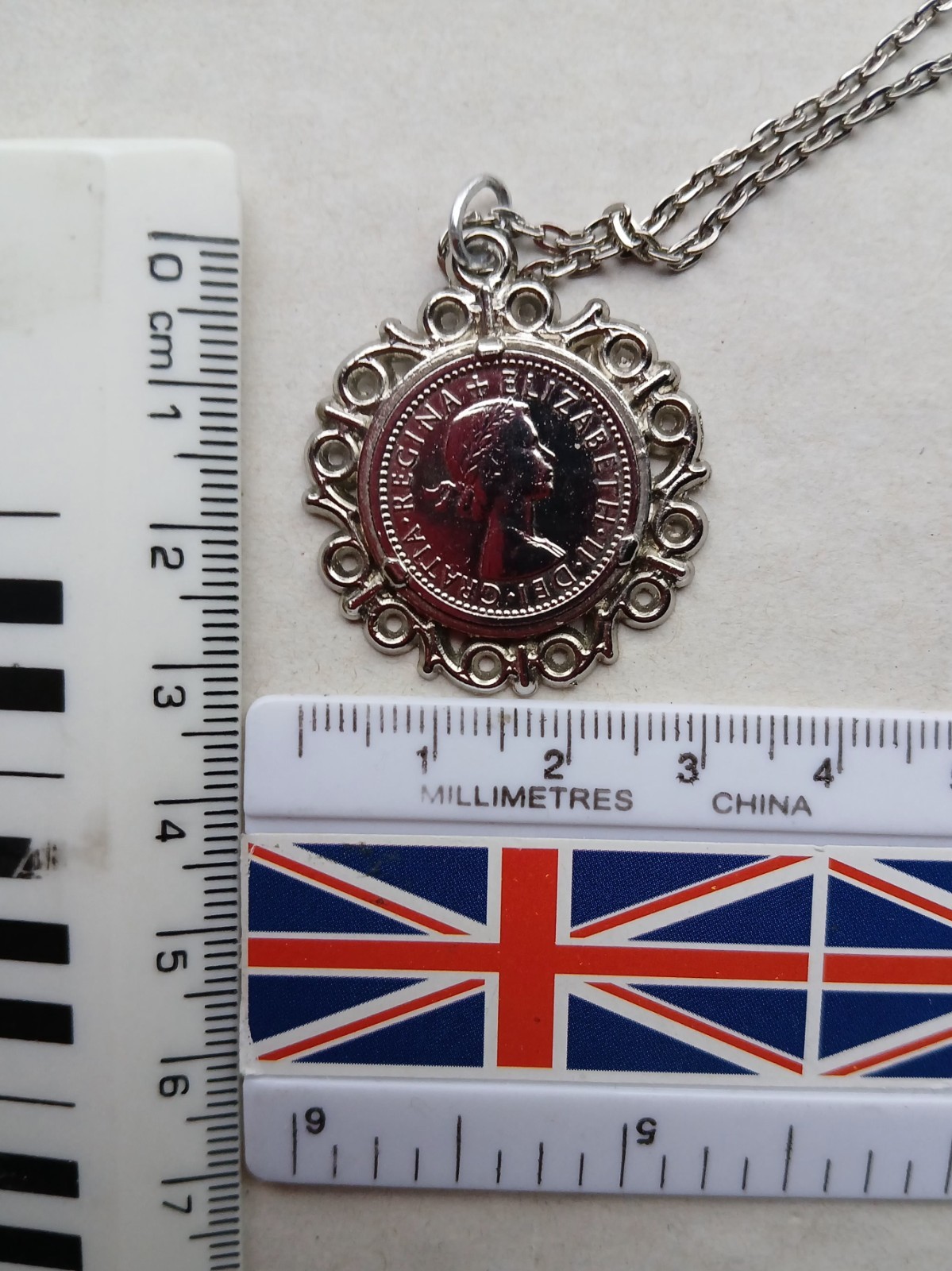 Queen Elizabeth Rear Sixpence Coin Pendant on a Metal Necklace 47cm Length #411