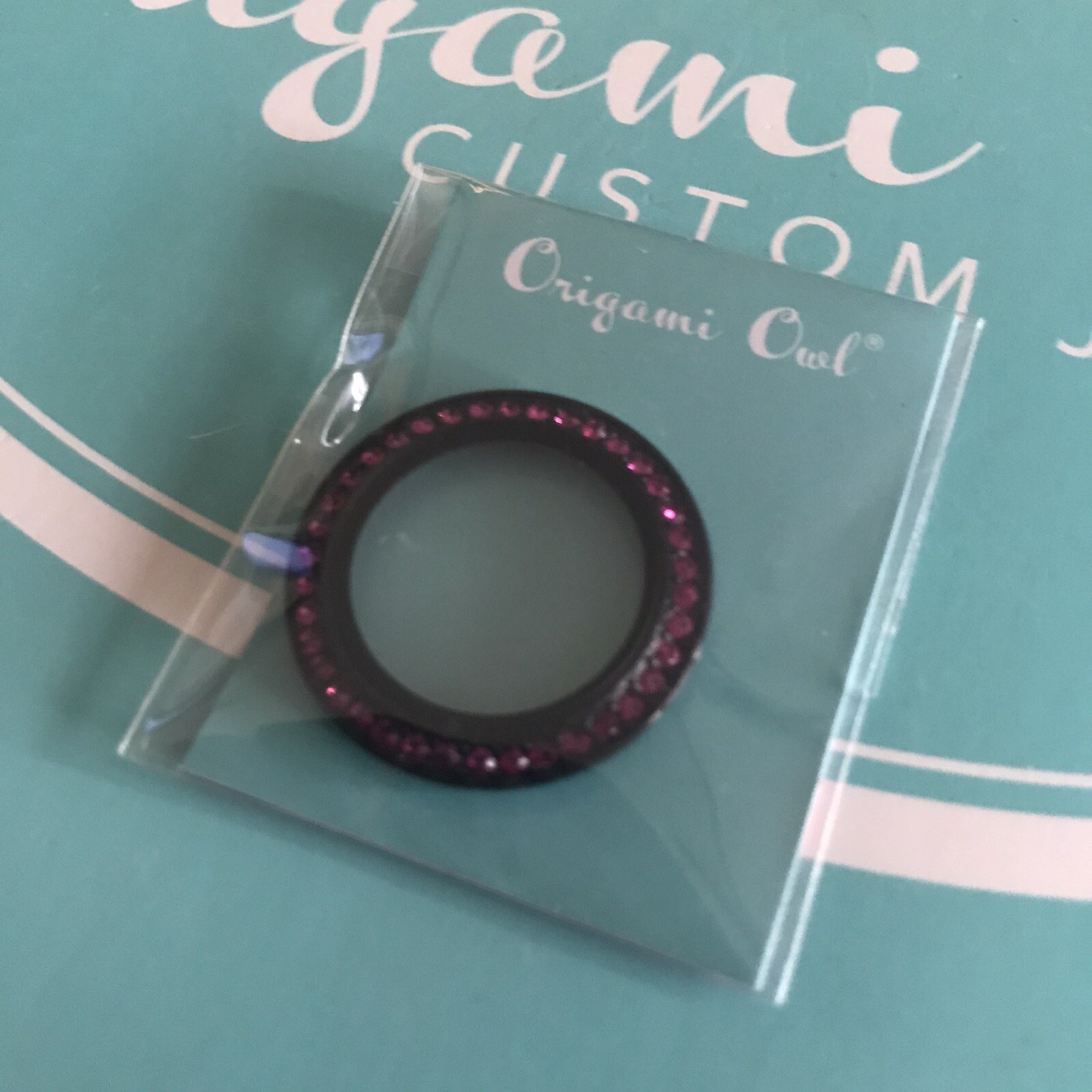 Authentic Origami Owl Medium Black w/Fuchsia Crystal Twist FACE “New in Pkg”