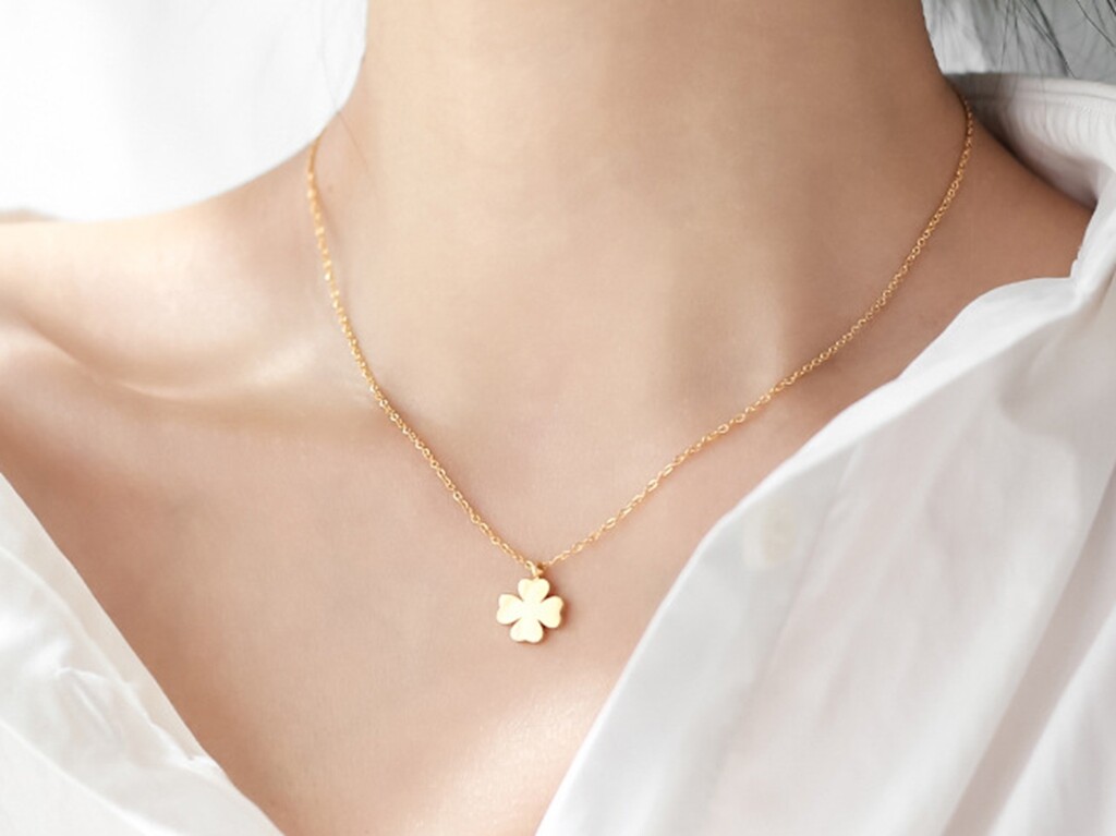 Women Girl Titanium Stainless Steel 15 mm Gold Four Leaf Clover Necklace 16-18″