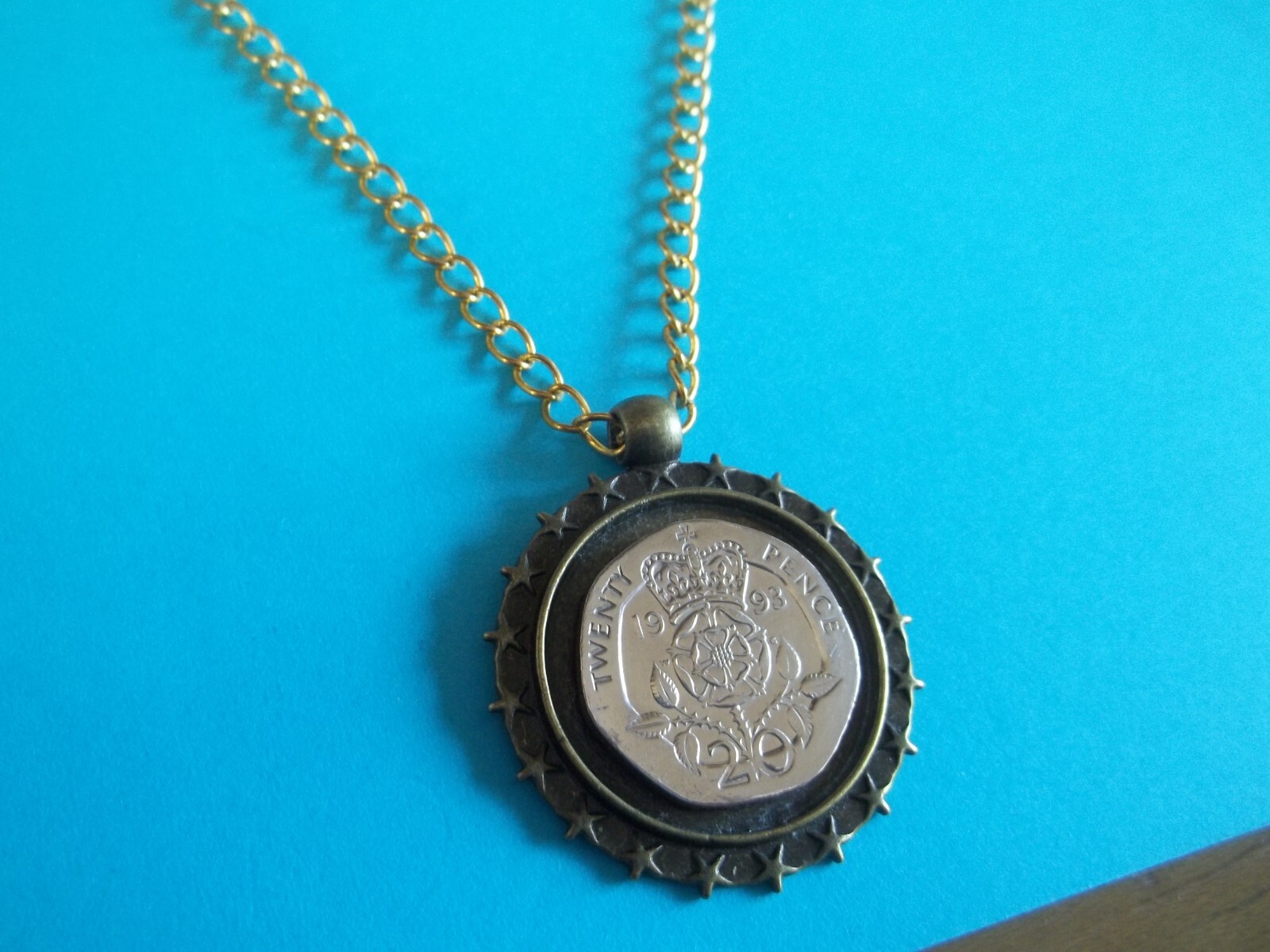 TWENTY PENCE COIN – LIMITED EDITION – BRONZE CASED CURB NECKLACE – 1982 to 2008