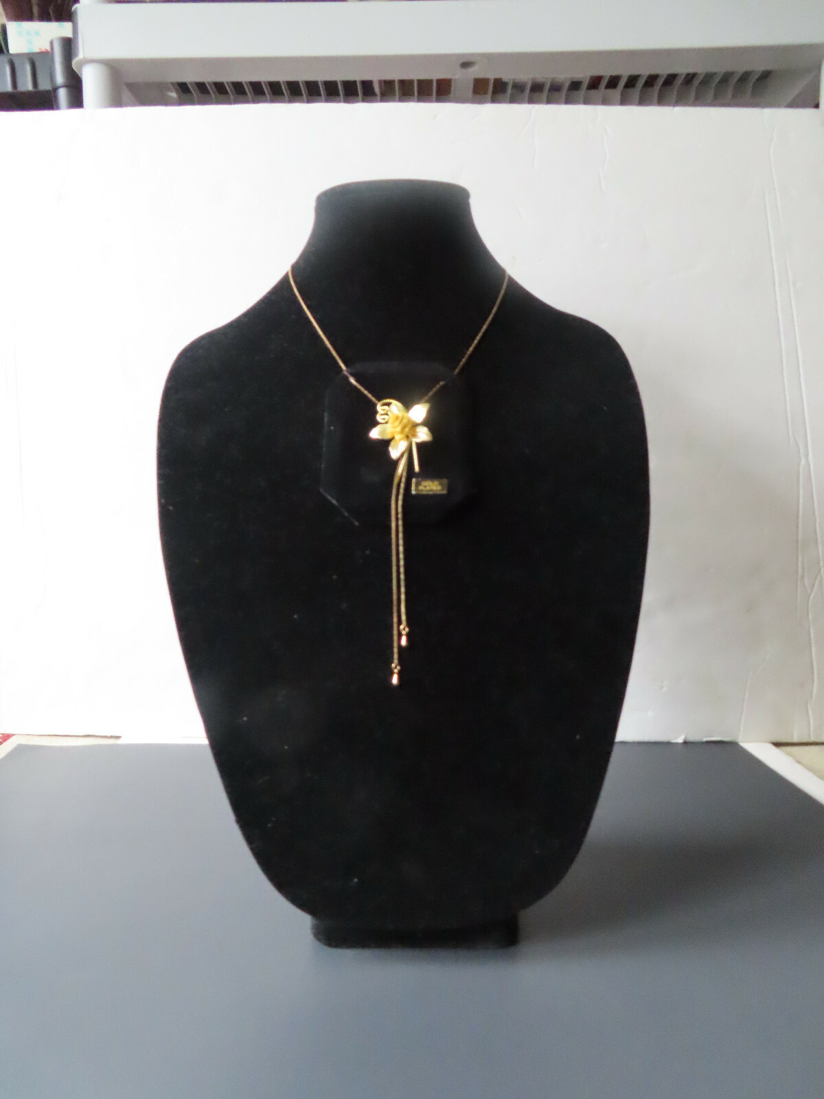 Gold Plated Adjustable Chain Necklace with Flower. FREE SHIPPING IN USA