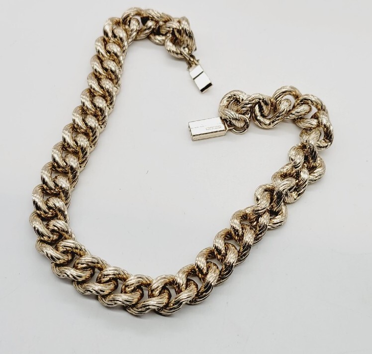 Chunky 80’s Style Pale Gold Tone Chain Link CHOKER Necklace 15 in Signed ENGLAND