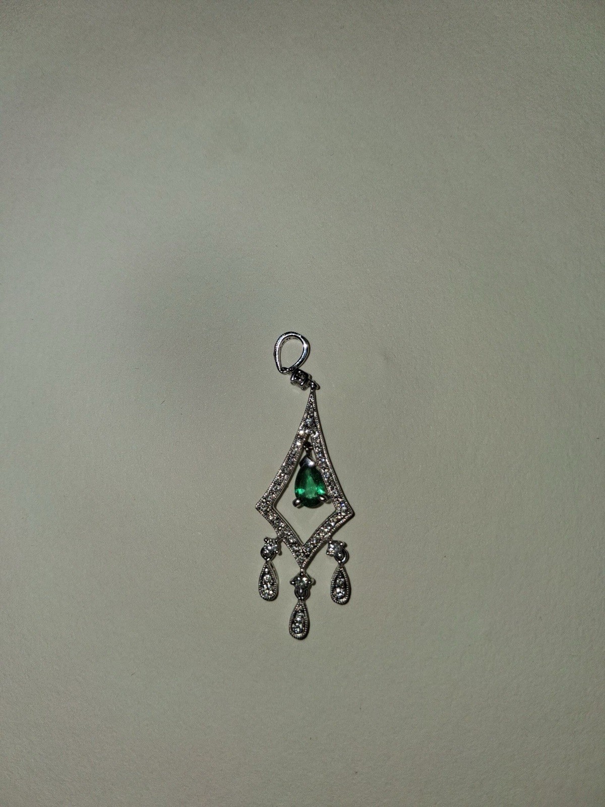 WHITE 18 KARAT/ ONE 0.36CT PEAR EMERALD 54=0.50TW ROUND H/I SI2 DIAMONDS