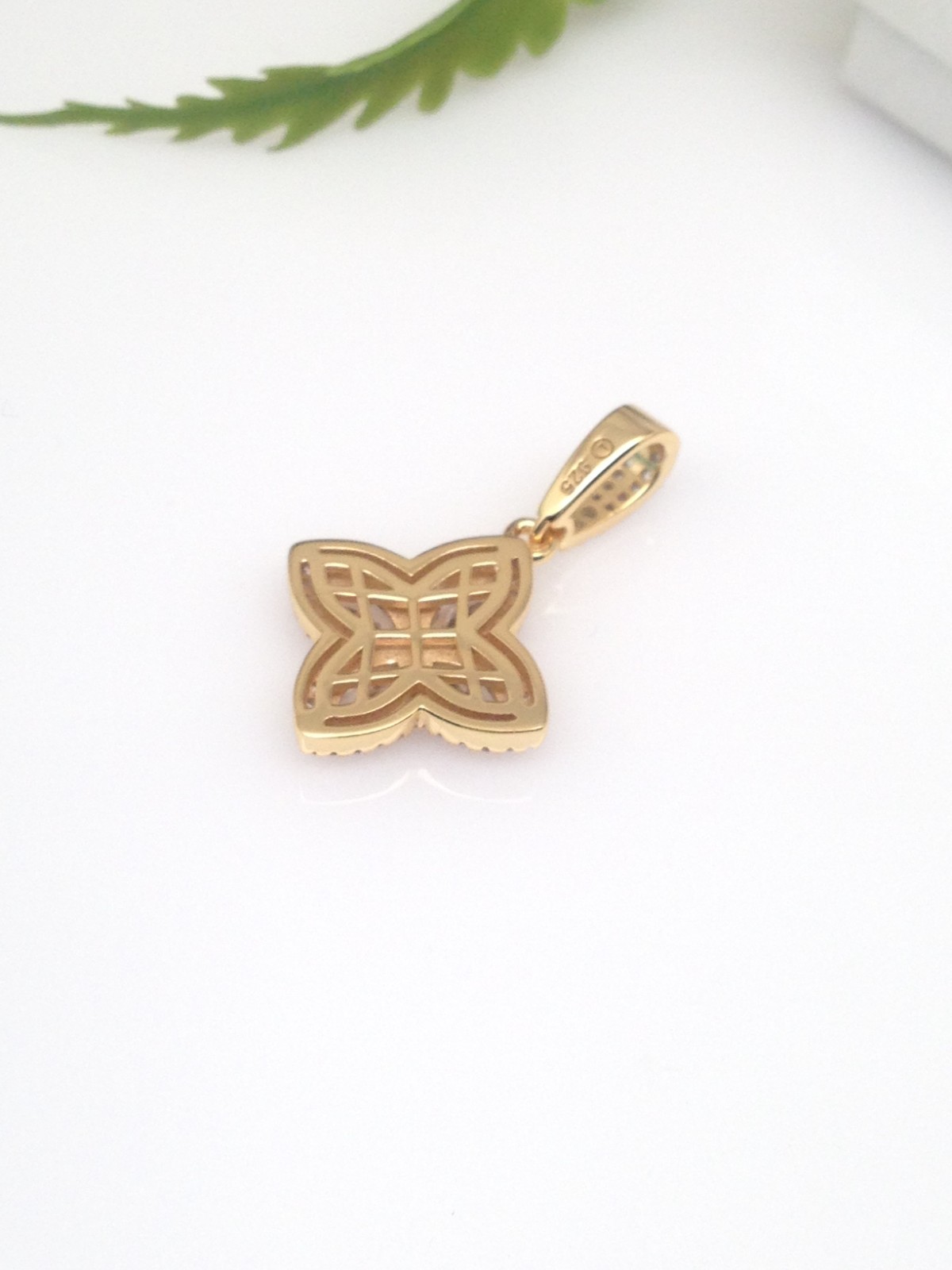 925 Sterling Silver CZ Gold Four Leaf Clover Flower Pendant Women 17mm0.67″/28mm