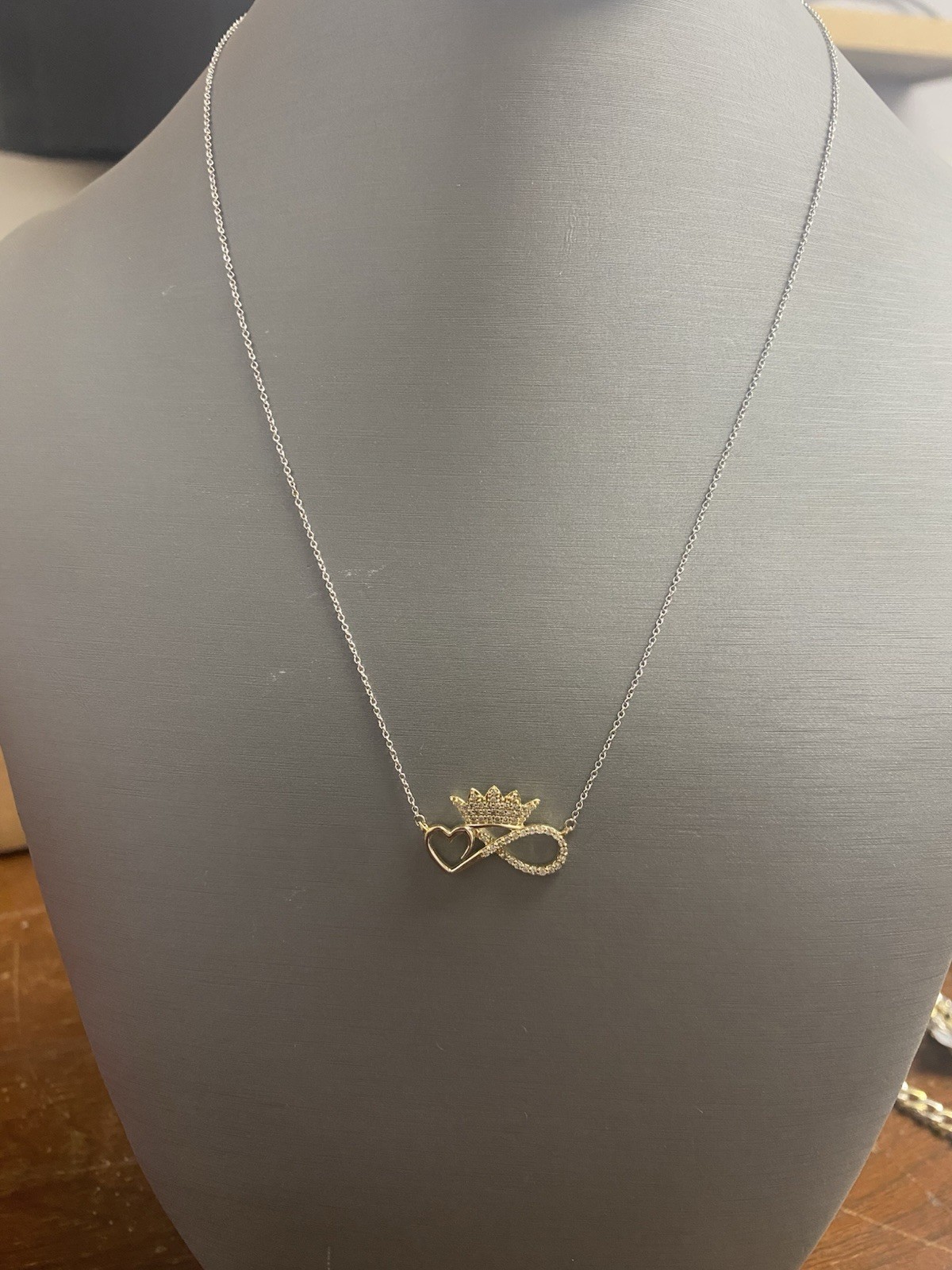 10K White Gold natural Diamond Heart Infinity Crown Pendant chain #00783139