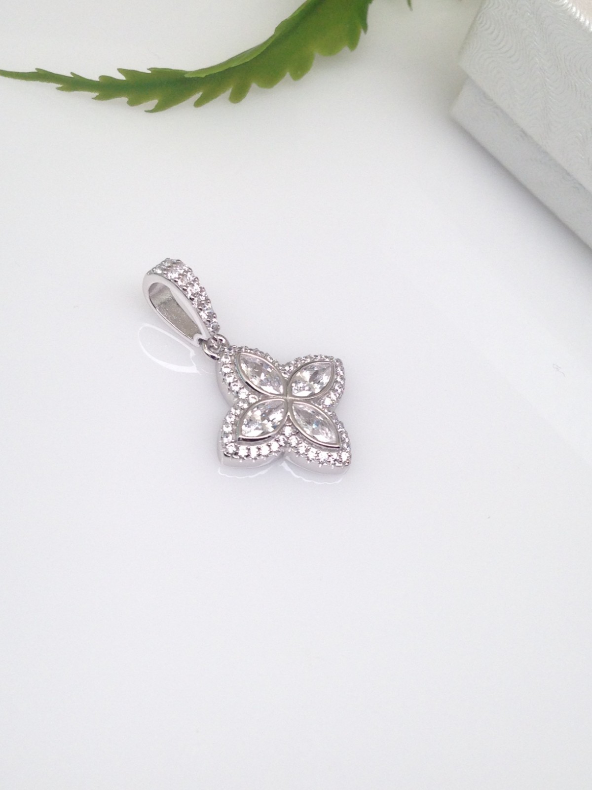 925 Sterling Silver CZ Four Leaf Clover Flower Pendant Women 17mm(0.67″)/28mm