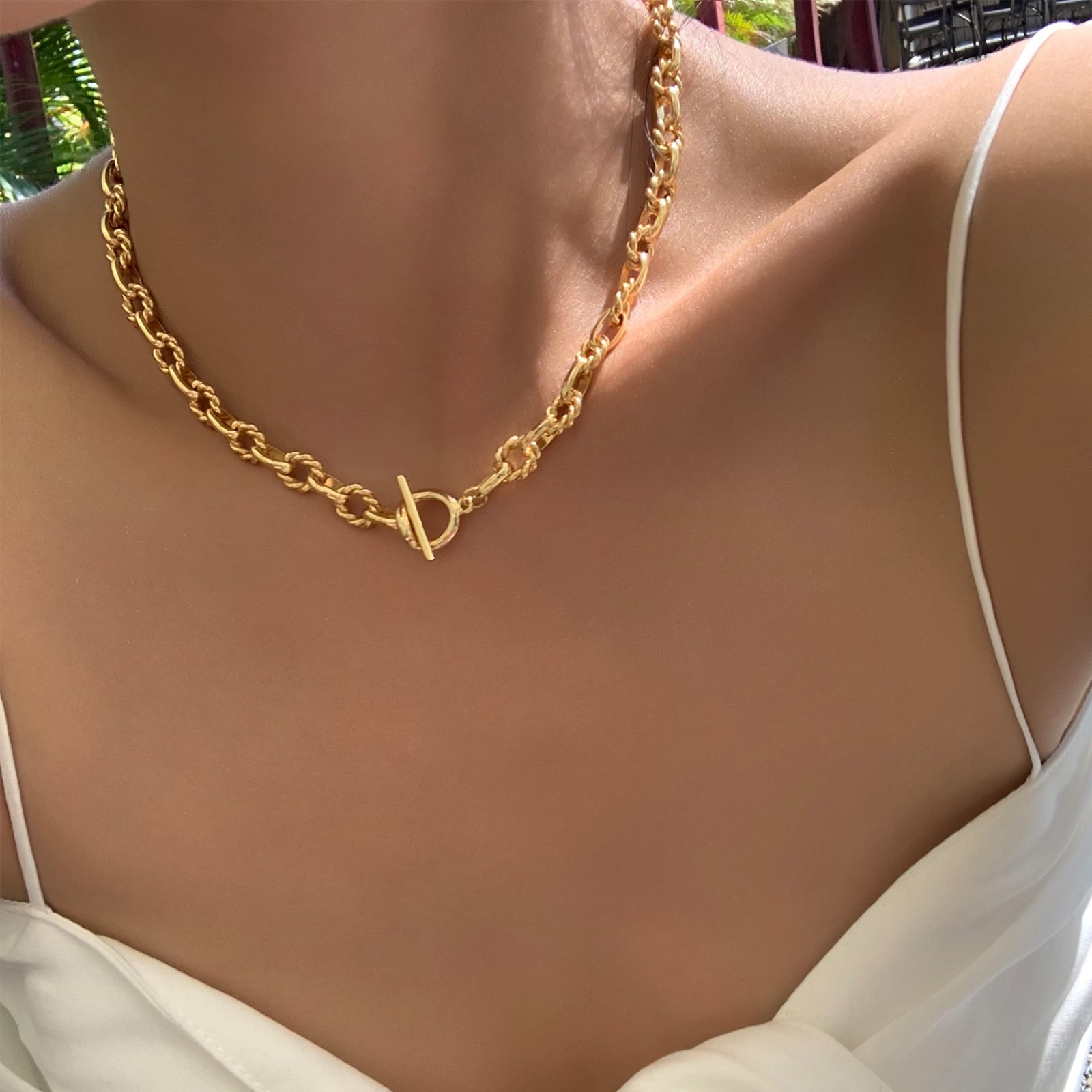 Chunky Gold Choker Necklace for Women – 18K Plated Twisted Oval Link Chain Jewel