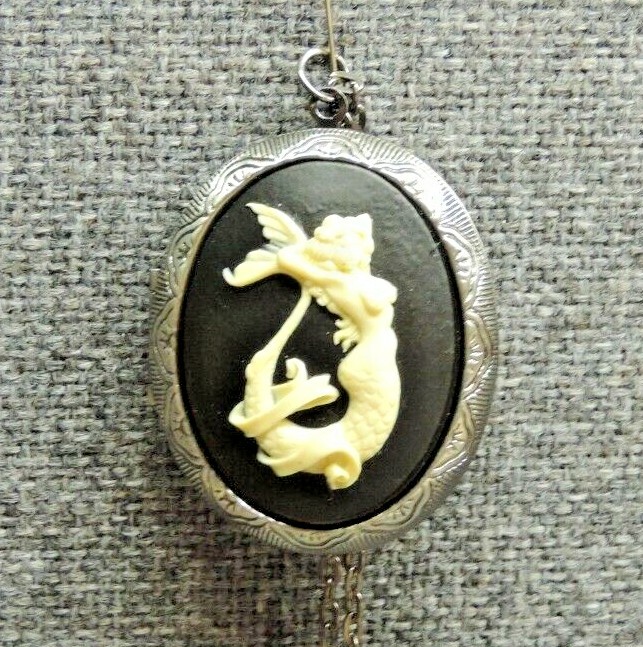 Mermaid Locket w Necklace 1 1/2″ Across Fantasy Photo White w Black Jewelry