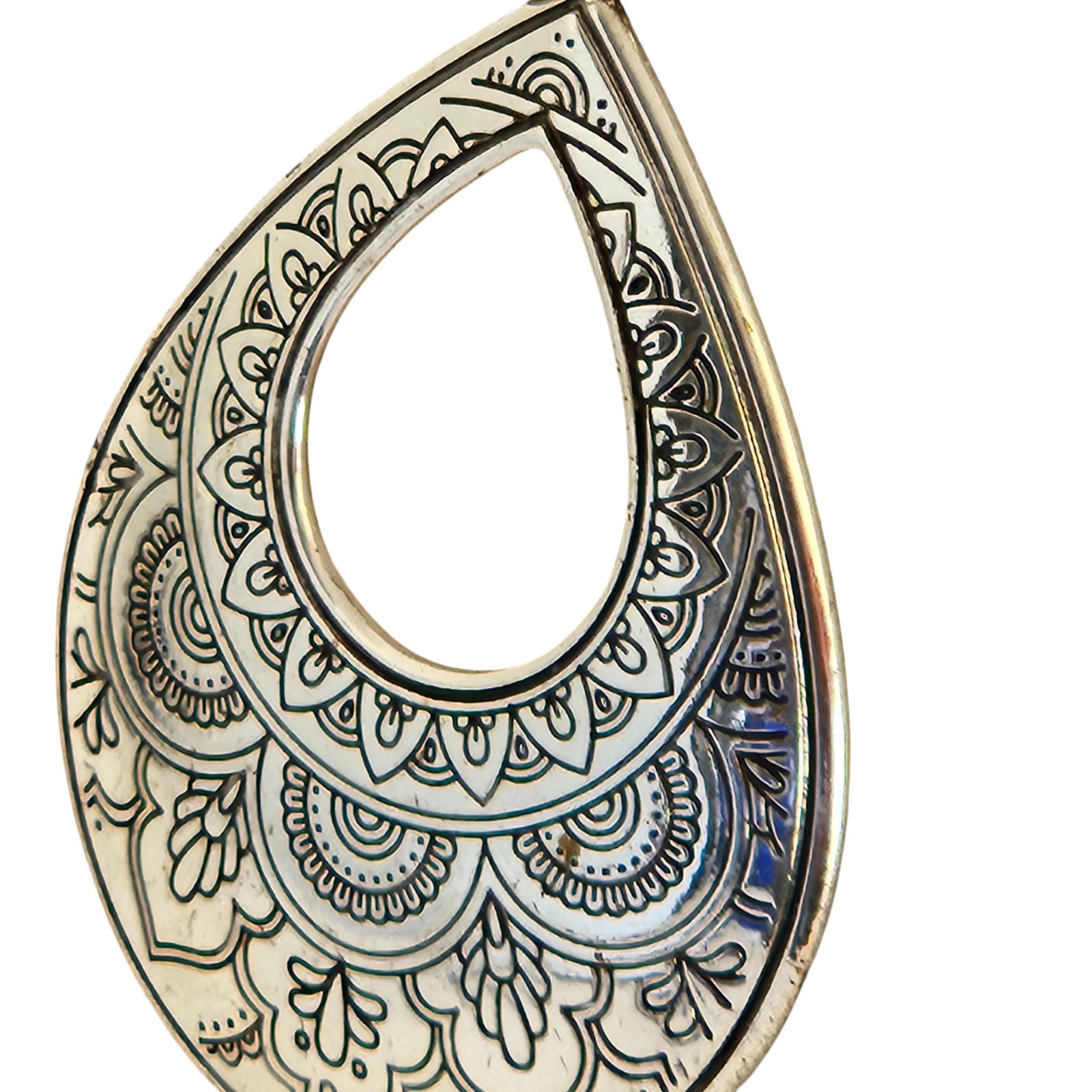 Silver Tone Engraved Medallion Snake Chain Adjustable Necklace 30″ plus