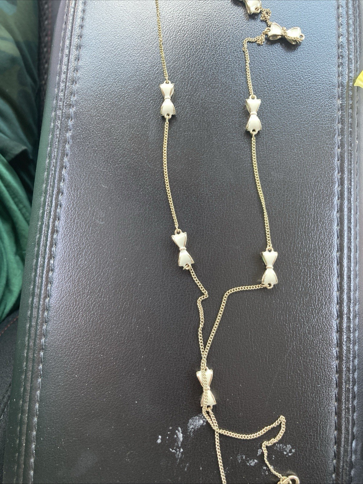 Gold Tone Necklace With White And Gold Toned Bows36 Inch