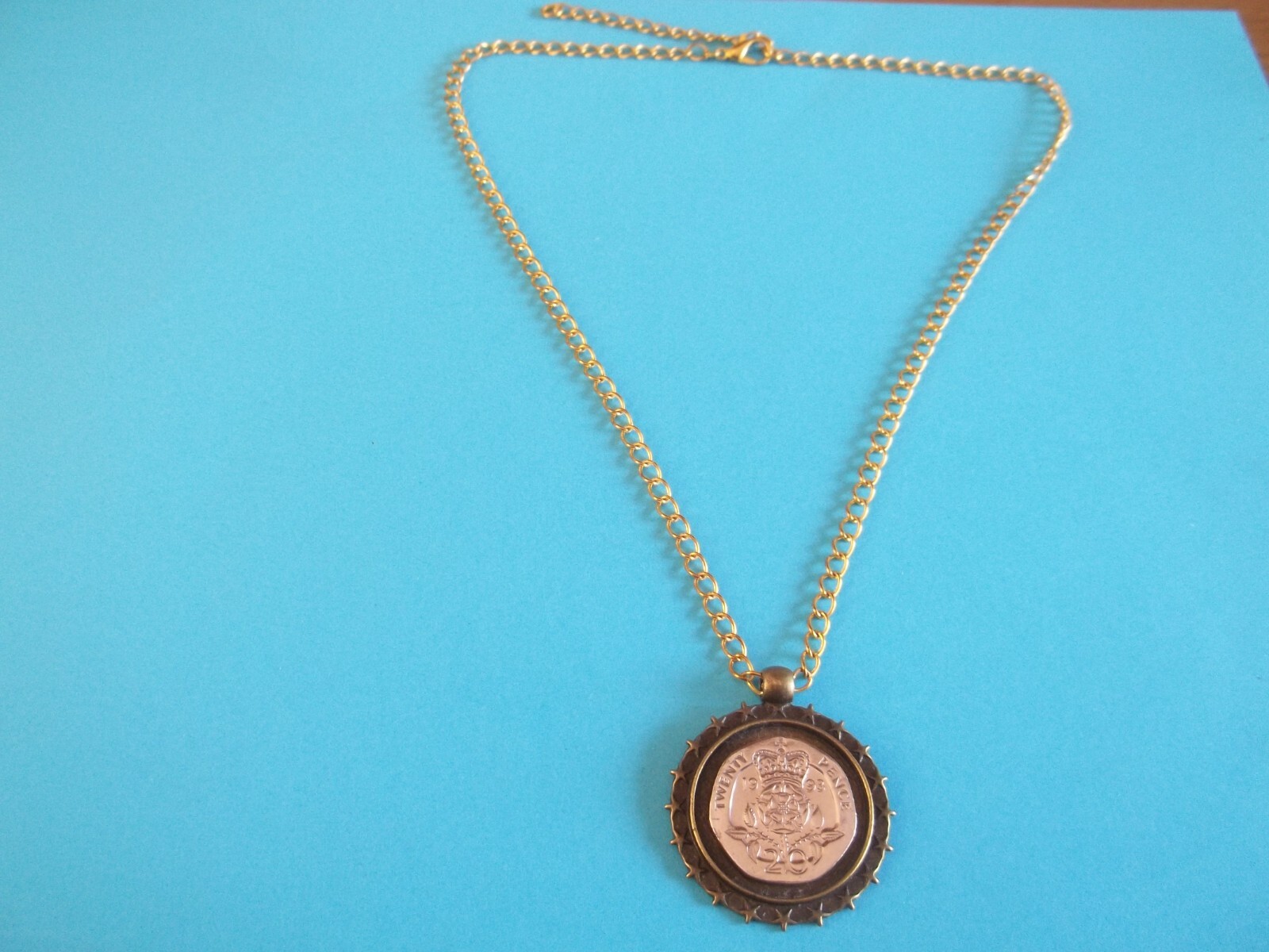 TWENTY PENCE COIN – LIMITED EDITION – BRONZE CASED CURB NECKLACE – 1982 to 2008