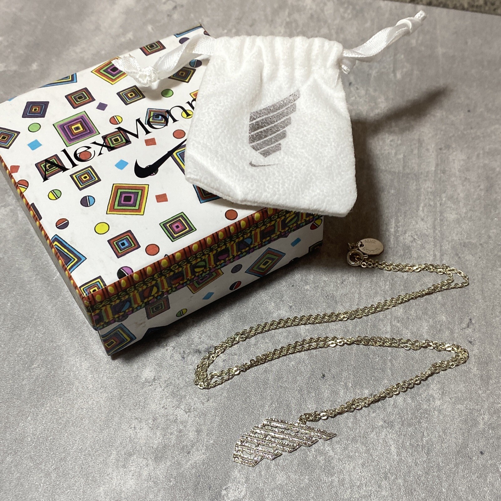 NIKE Womens 10km London Pendant Necklace Chain ALEX MONROE Collab Boxed