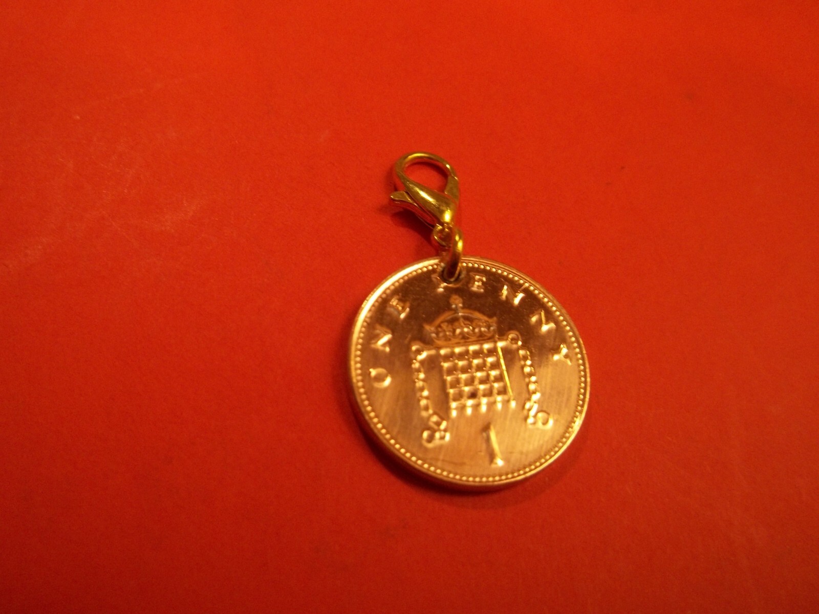 PENNY COIN – PORTCULLIS – HIGHLY POLISHED PENDANT / CHARM – 1971 to 2008