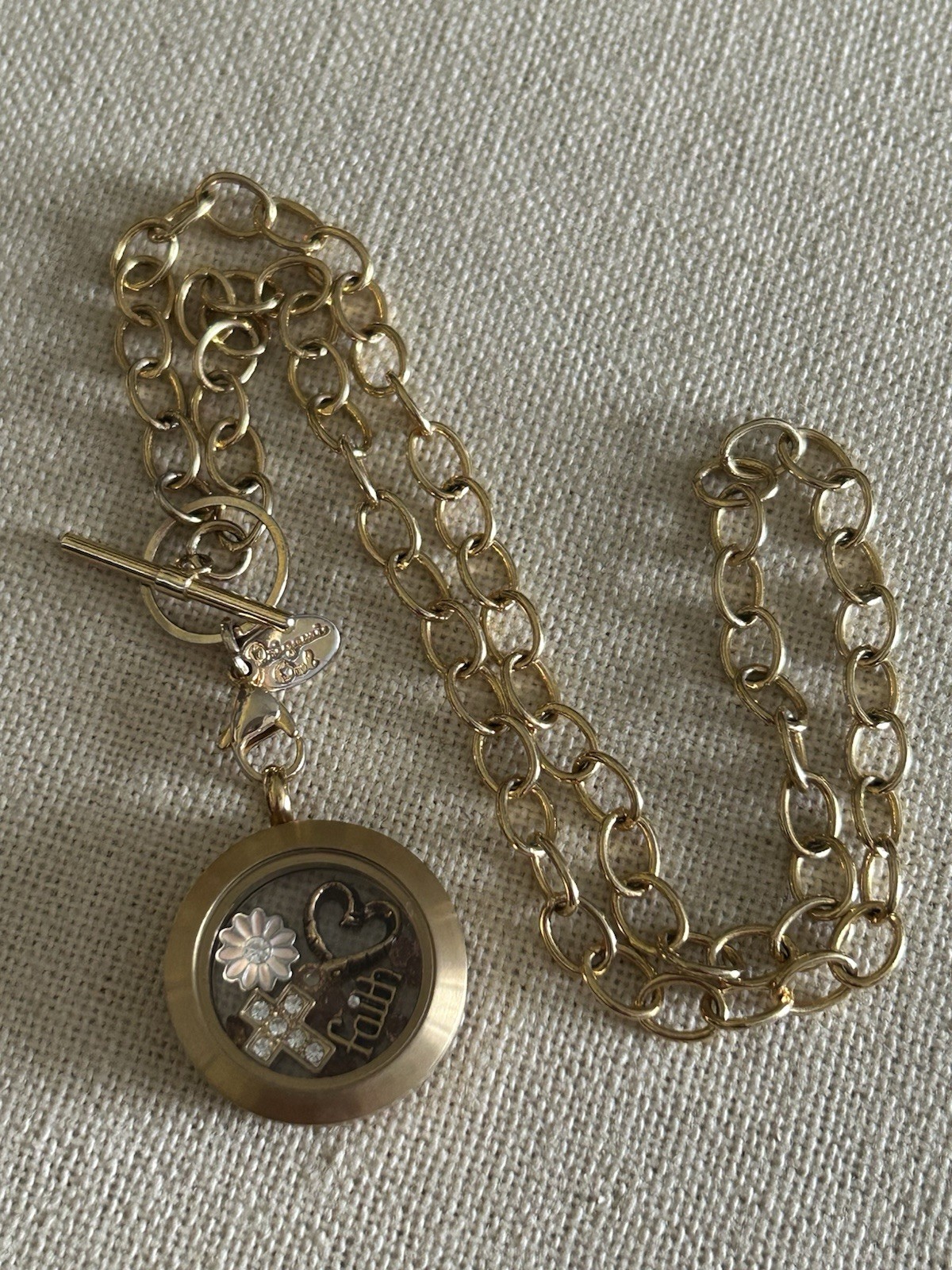 Origami Owl Medium Gold Hinge Locket, 4 Charms & 16″ Toggle Chain Set “New”