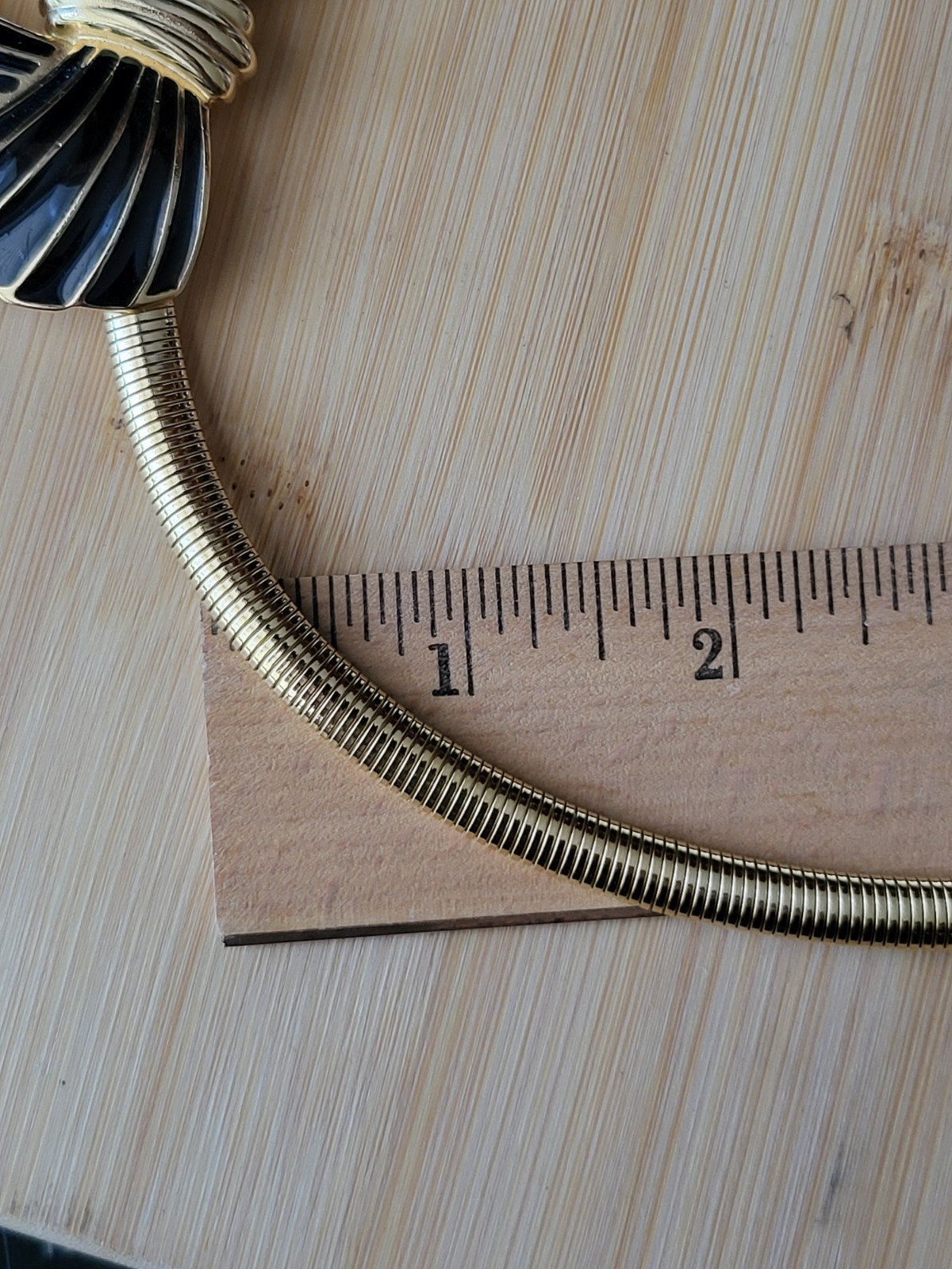 Vtg Trifari Gold Tone Black Enamel Bow Statement Necklace 17-3/4″
