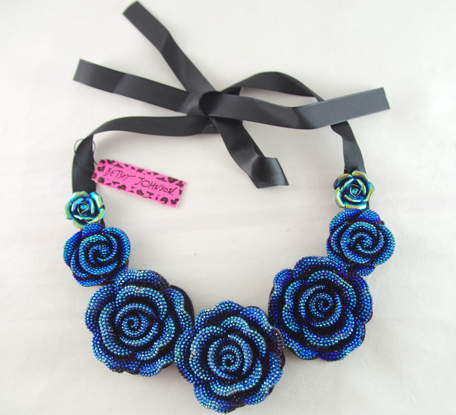 Pretty! BETSEY JOHNSON BLUE AB FACETED 3D ROSE FLOWER RIBBON TIE BIB NECKLACE