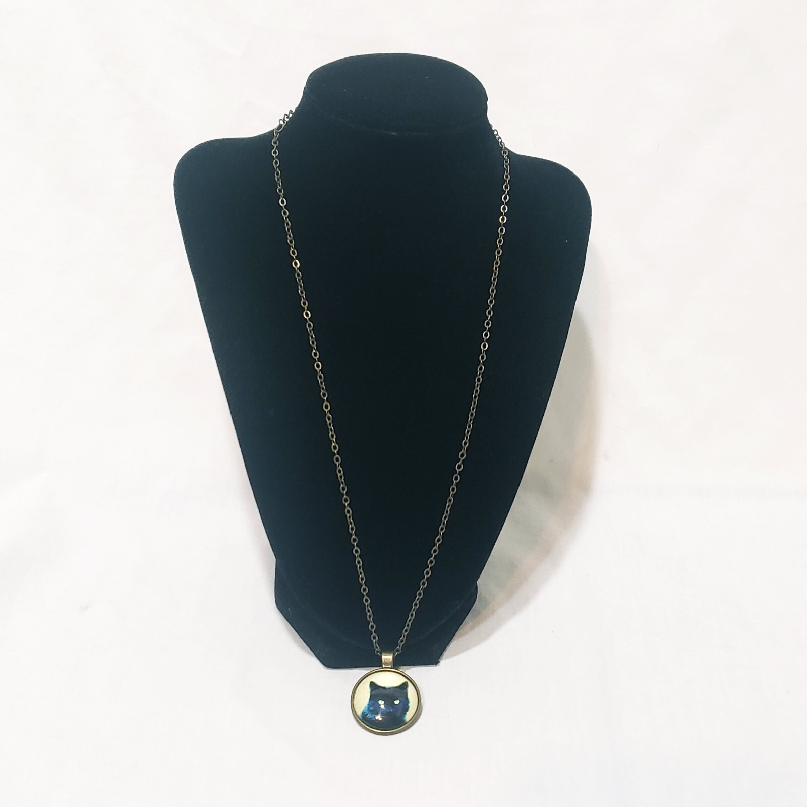 Black Cat Photo Circle Pendant Metal Chain Necklace 24″ Yellow Bronze