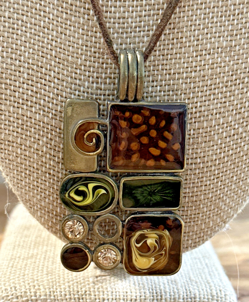 Premier Designs Necklace Pendant “GALLERY” with Brown suede Magnetic Closure